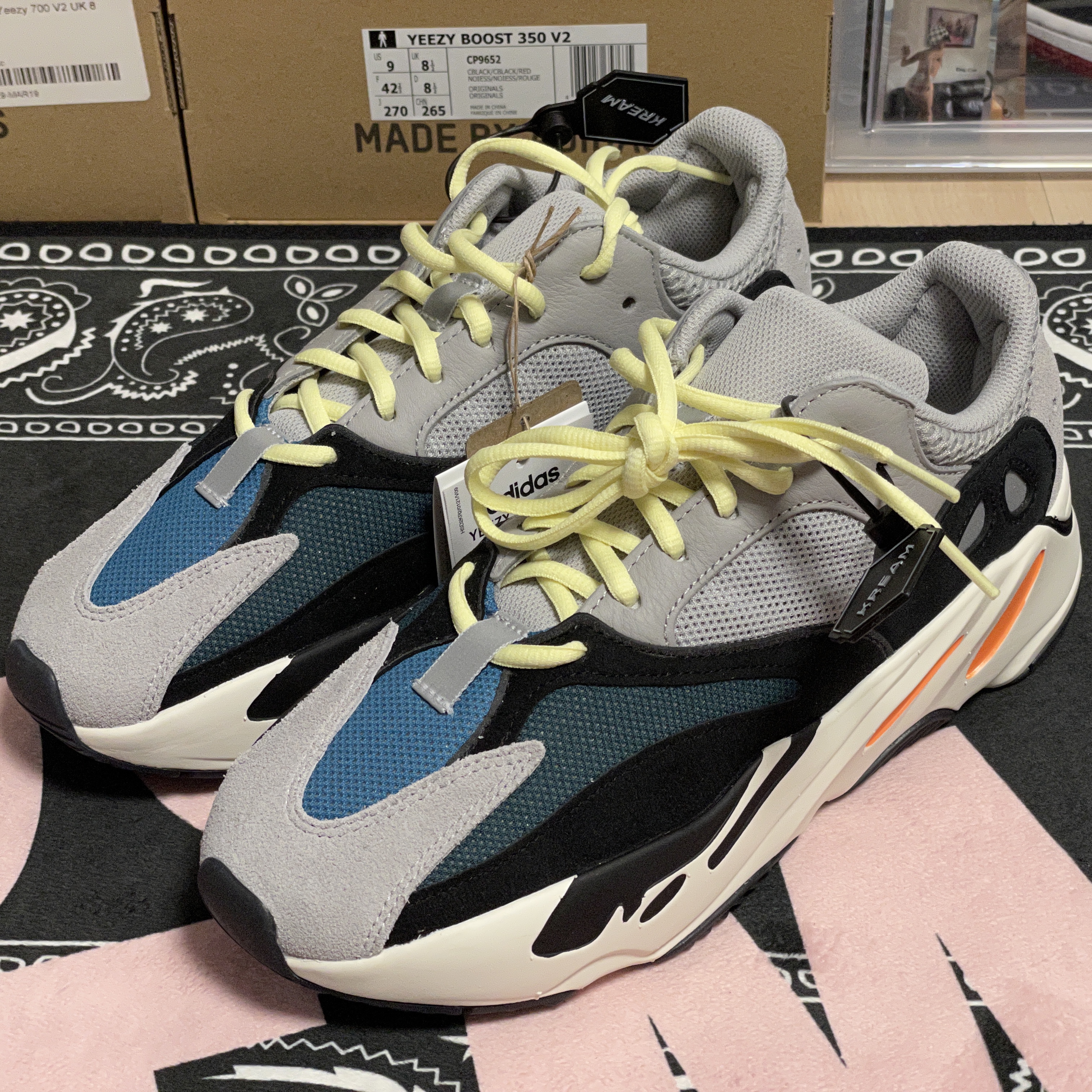 Adidas Yeezy Boost 700 Wave Runner Solid Grey 2021/2022 착용 스타일