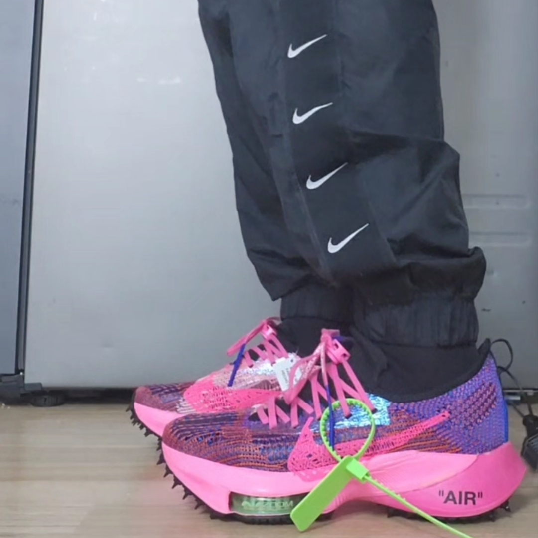 Nike x Off-White Air Zoom Tempo Next% Pink Glow 착용 스타일