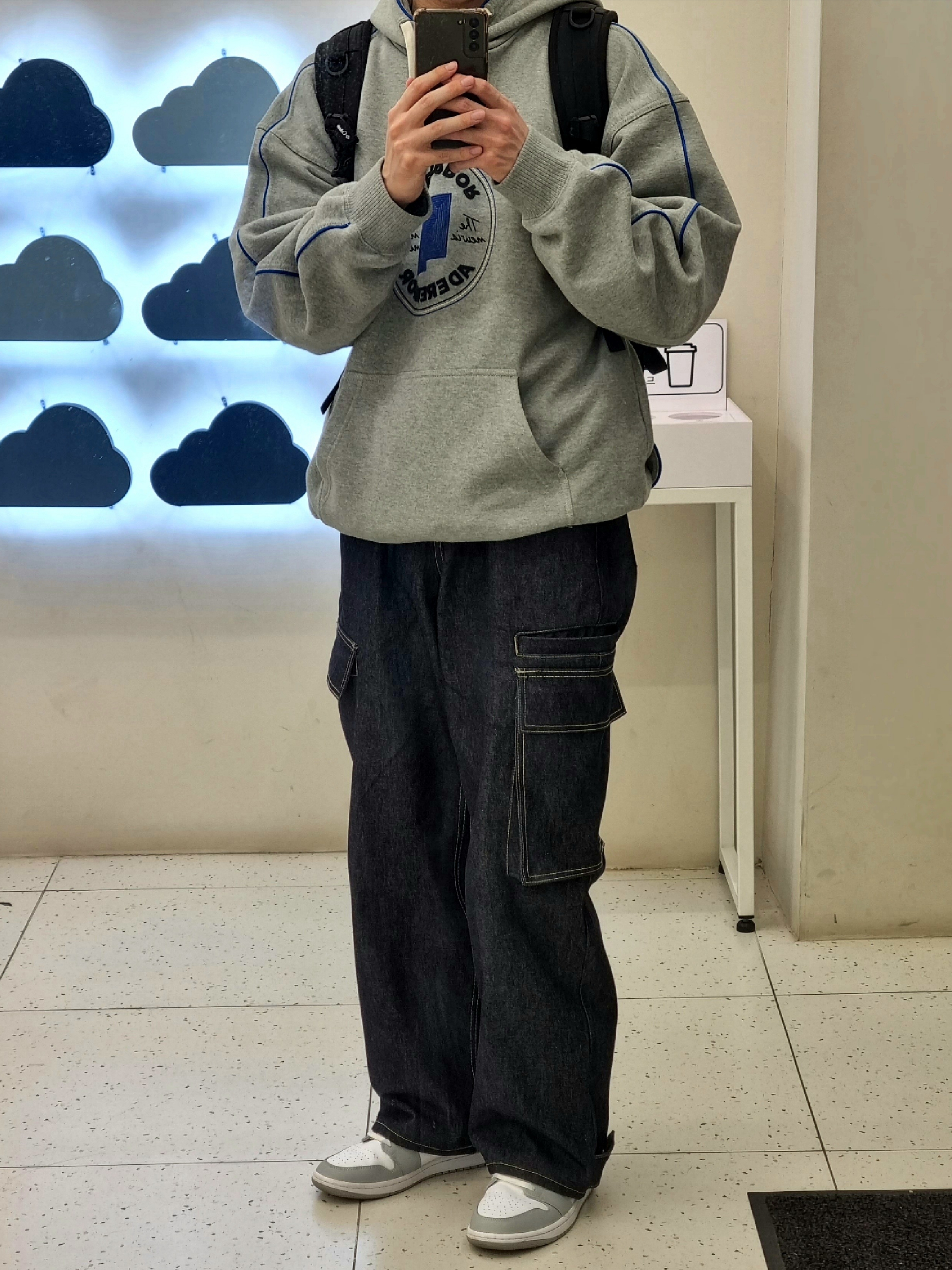 Converse x Ader Error Shapes Pullover Hoodie Vintage Grey Heather, Jordan 1 Mid Light Smoke Grey Anthracite 착용 스타일