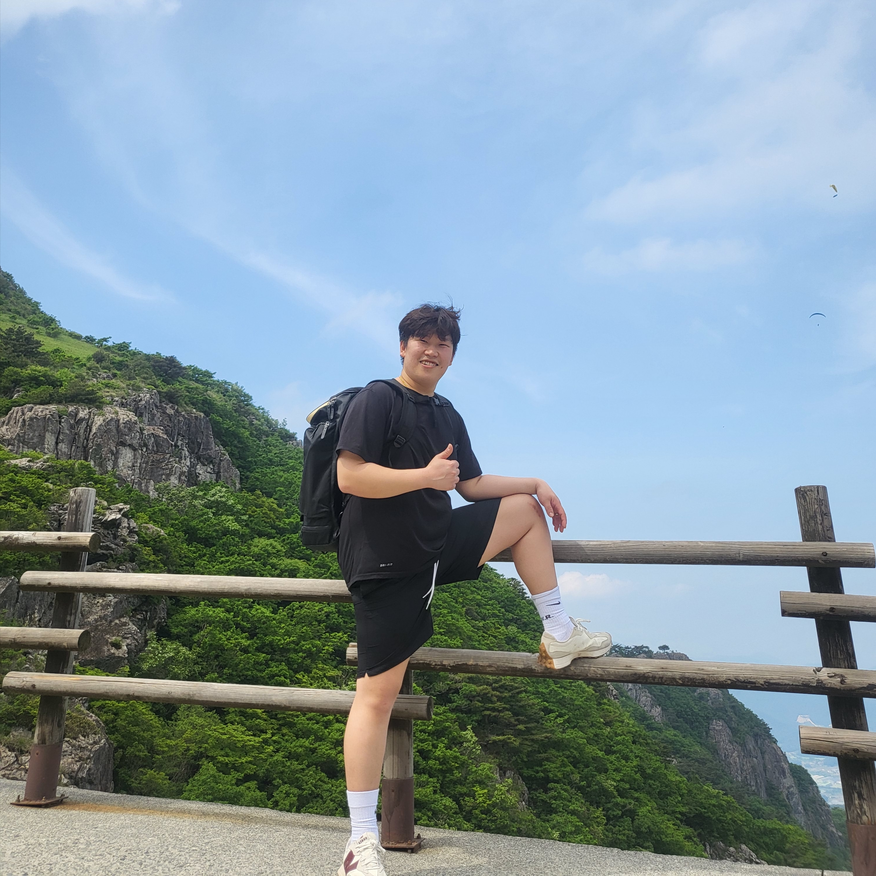 (W) New Balance x Staud 327 Moonbeam, Stussy Stock Water Shorts Black 착용 스타일