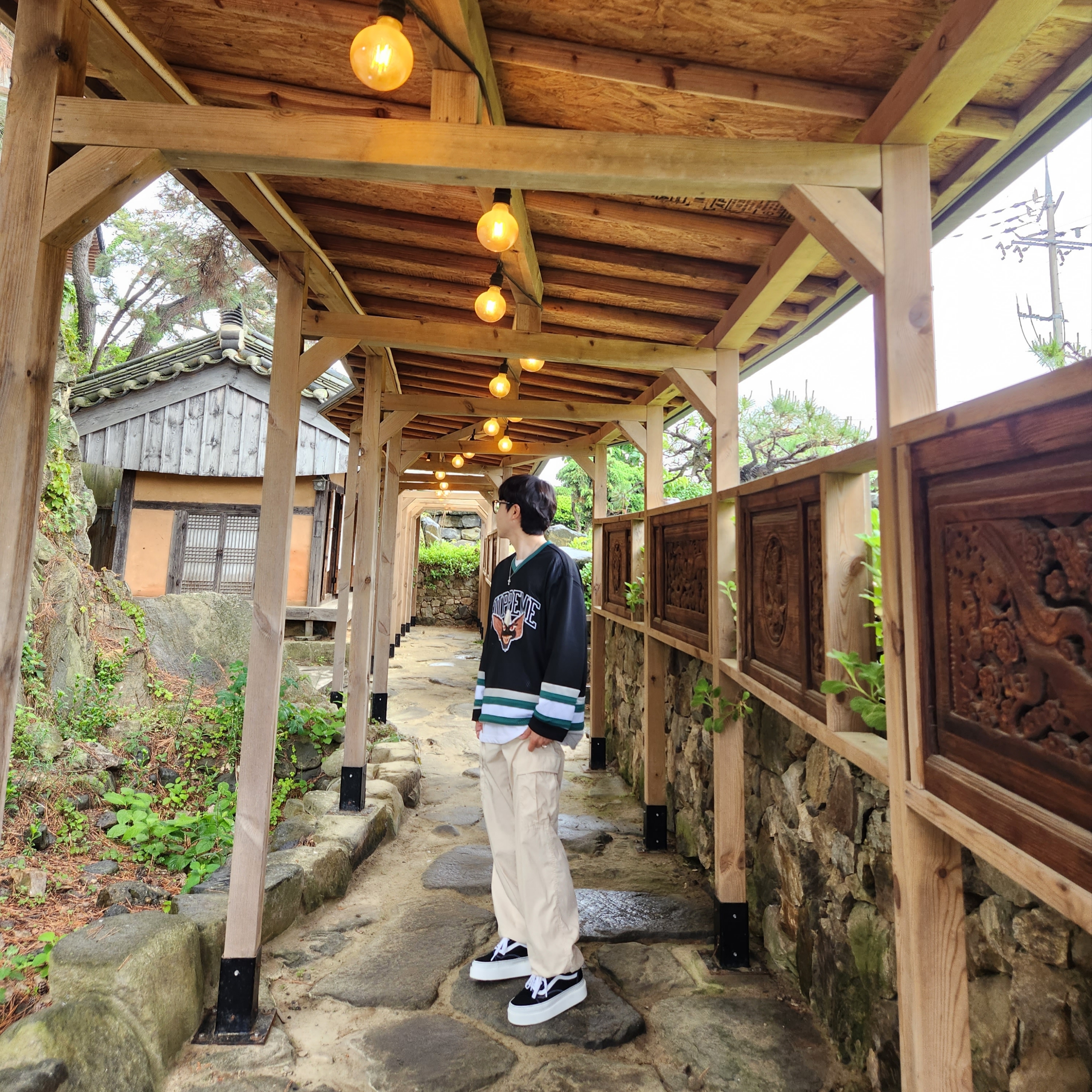 Supreme Gremlins Hockey Jersey Black - 22FW 착용 스타일 - 1