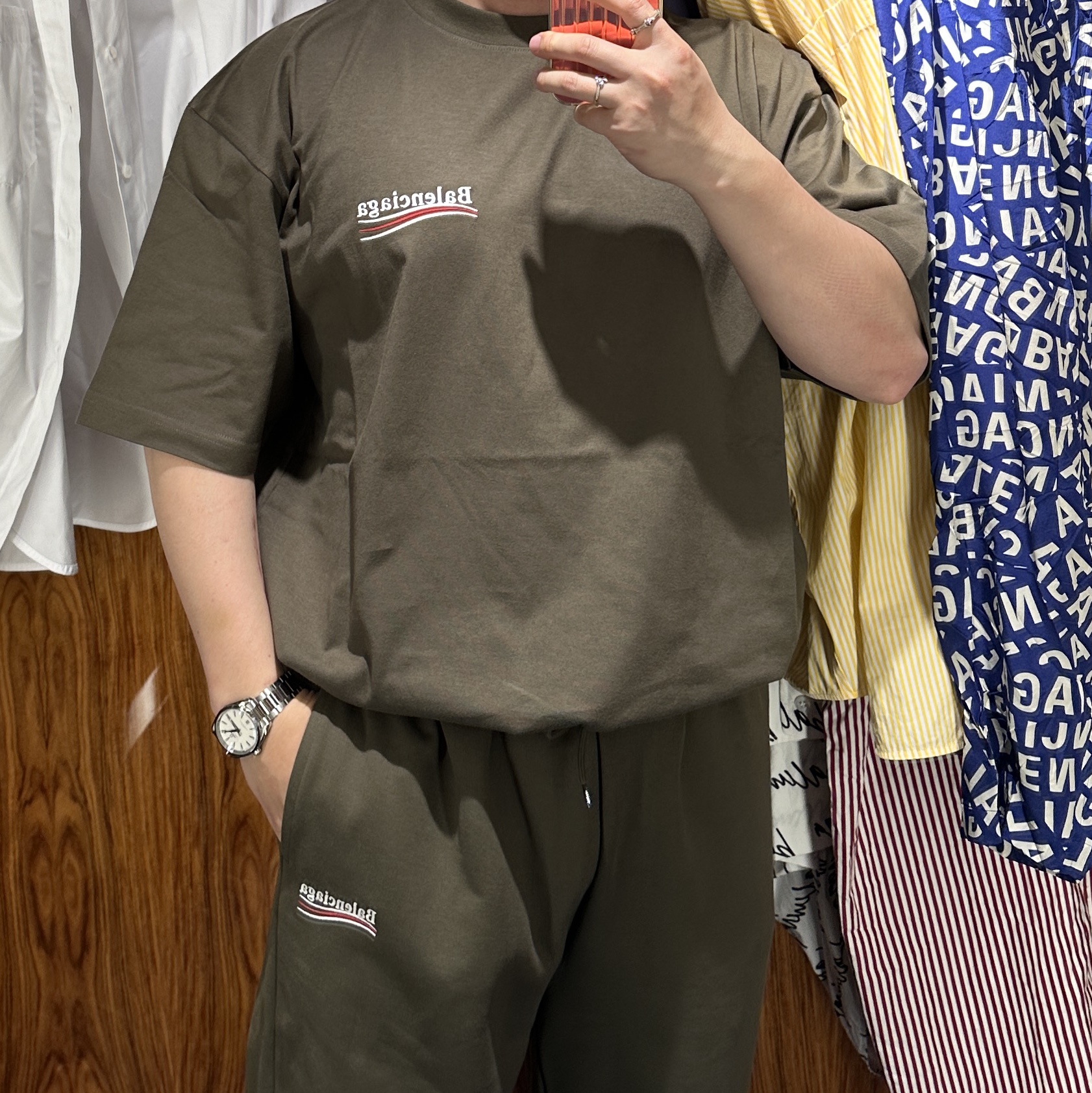 Balenciaga Political Campaign Large Fit T-Shirt Khaki 착용 스타일 - 2