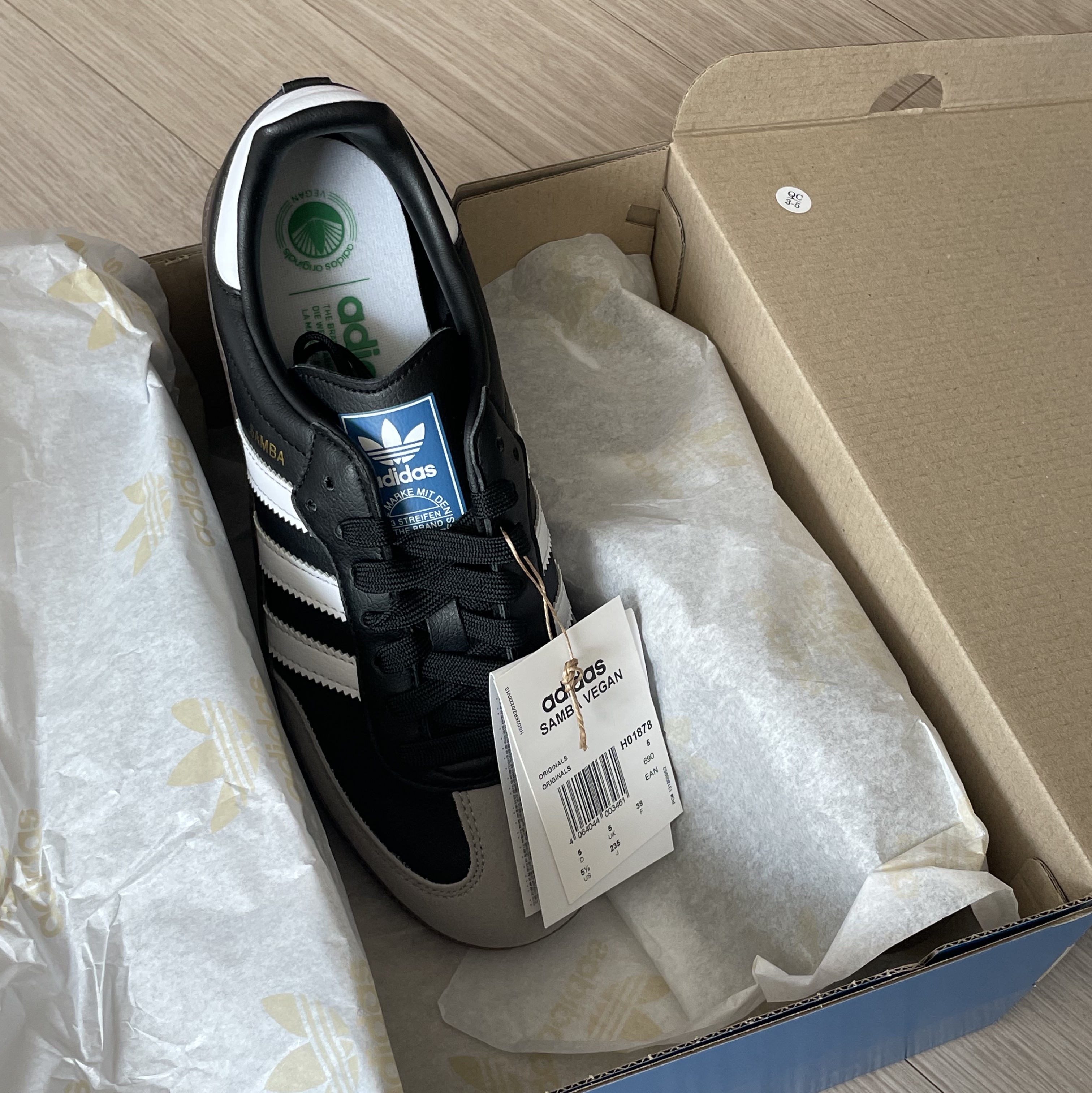 Adidas Samba Vegan Black White 착용 스타일 - 1