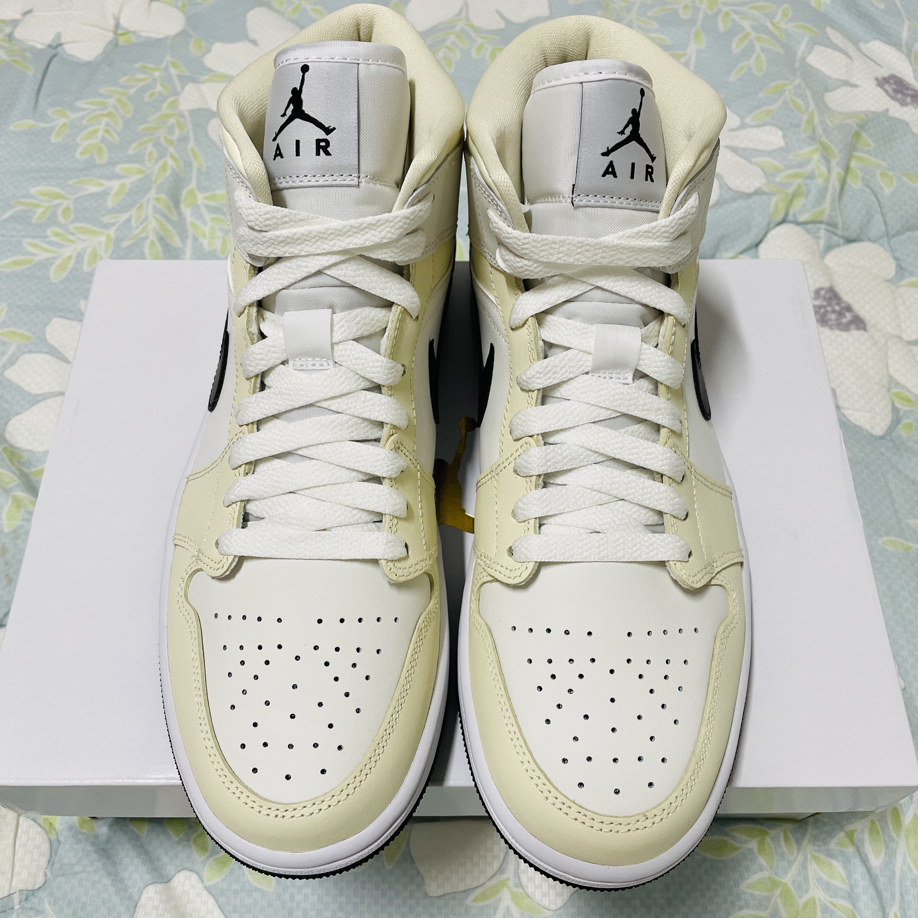 (W) Jordan 1 Mid Coconut Milk 착용 스타일 - 2