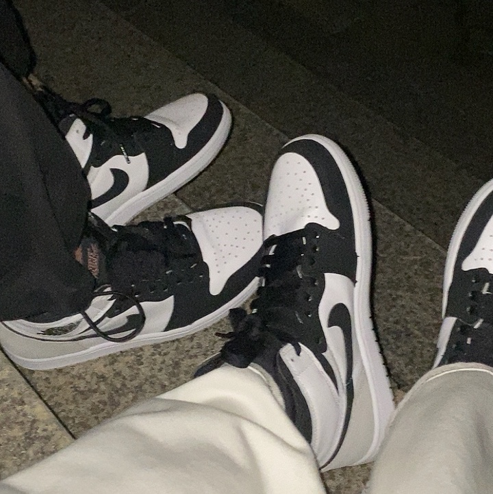 Jordan 1 Retro High OG Bleached Coral 착용 스타일