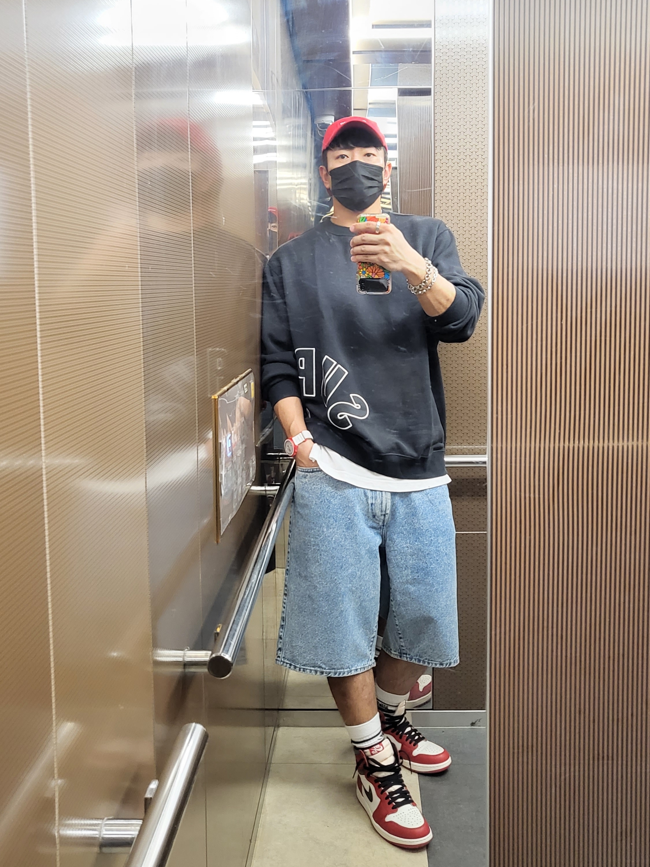Supreme Ventile Camp Cap Red - 23SS, Supreme x Nike Arc Crewneck Black - 22SS 착용 스타일