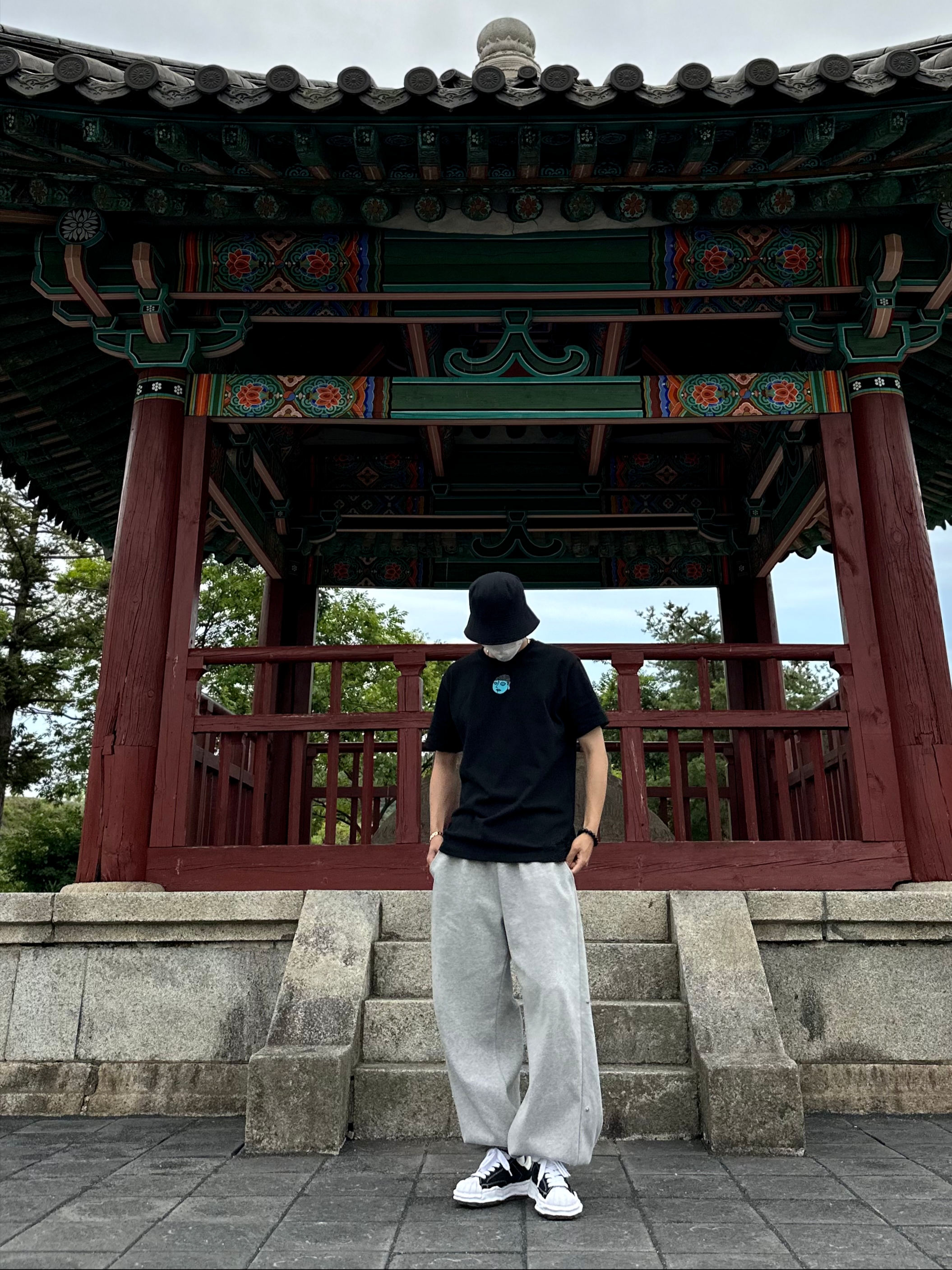 메종 미하라 야스히로 블레이키 OG 솔 캔버스 로우탑 스니커즈 블랙 화이트 착용 스타일 - 5