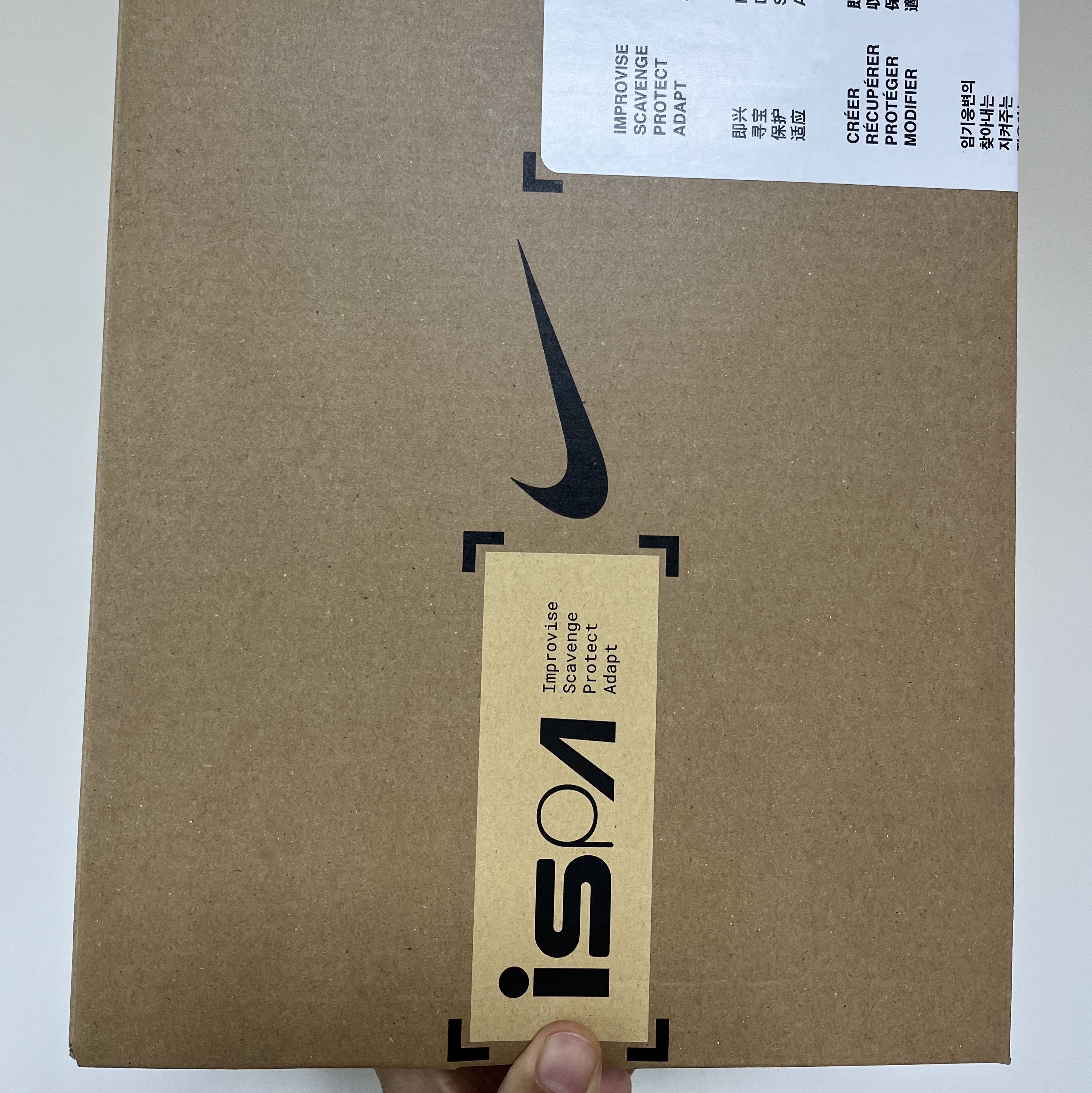 Nike ISPA Universal Natural and Desert Dust 착용 스타일 - 3
