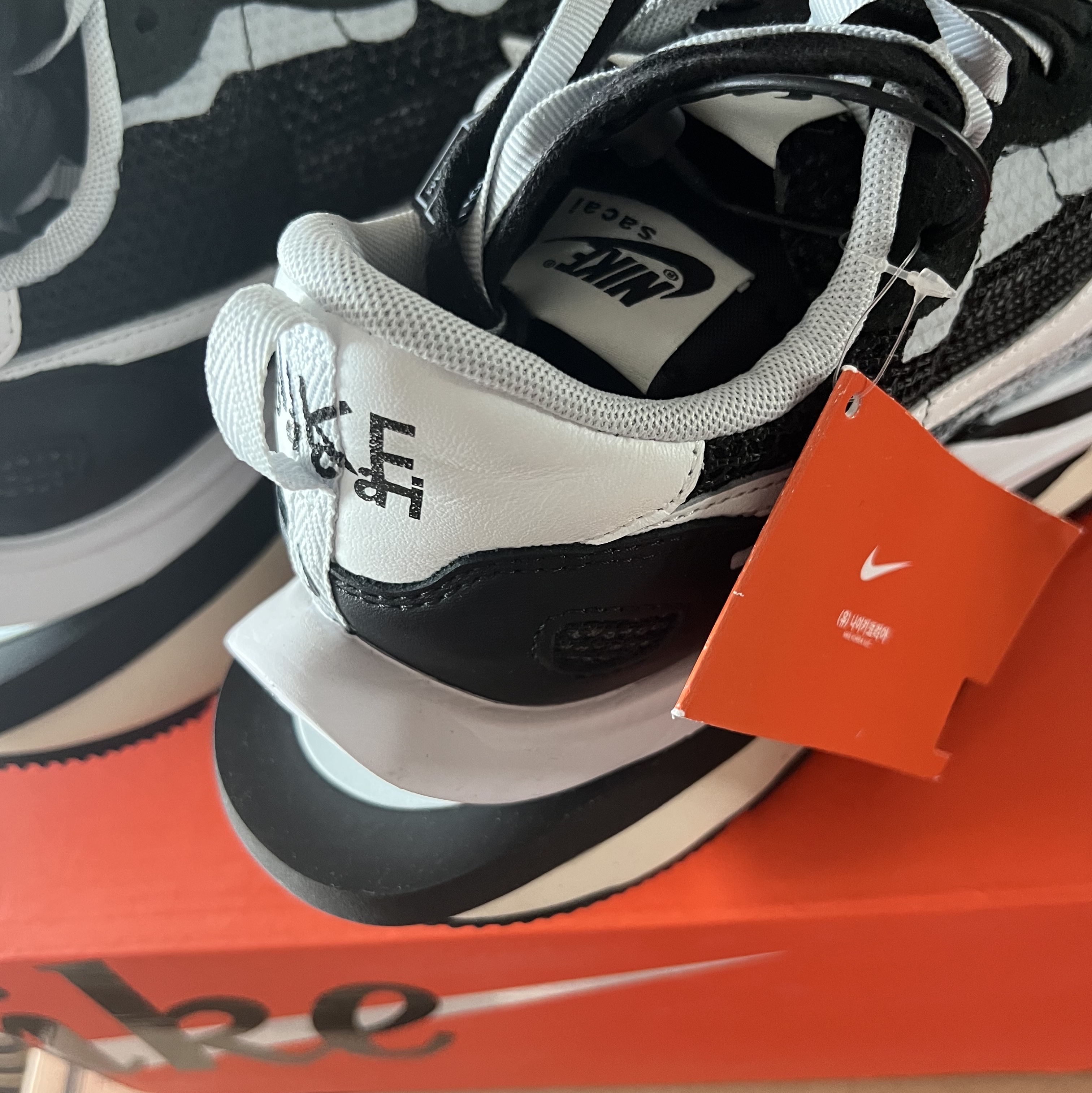 Nike x Sacai VaporWaffle Black White 착용 스타일