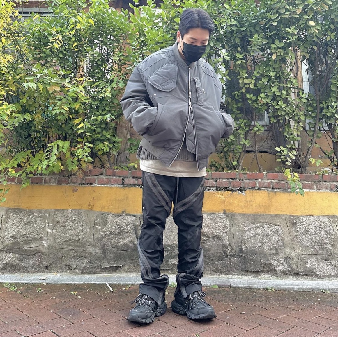 Undermycar Ababell Multi Flap Oversized Bomber Balsam Green - 22SS, Balenciaga Track Sneakers Triple Black 착용 스타일 - 2