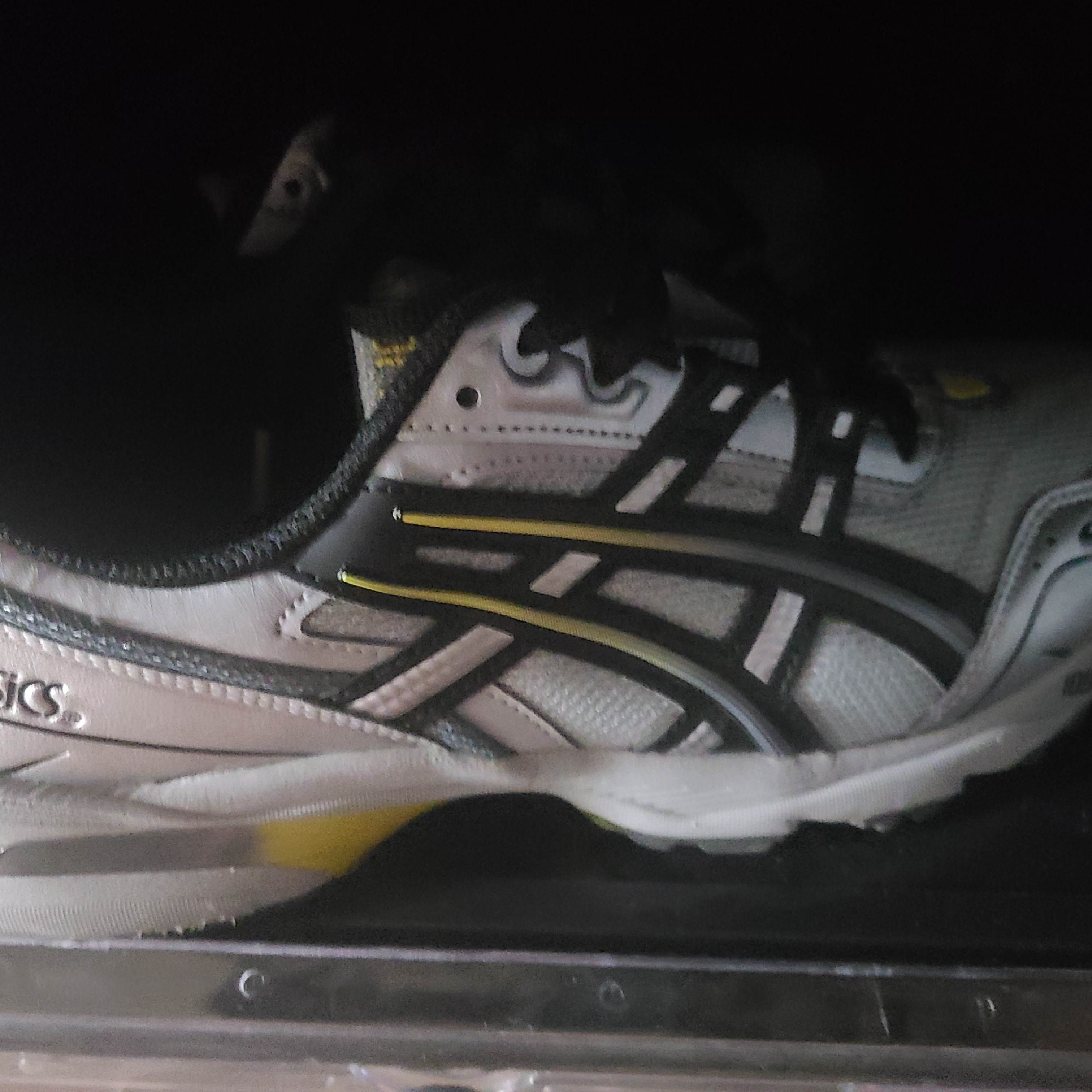 Asics Gel-1090 Mid Grey Black 착용 스타일