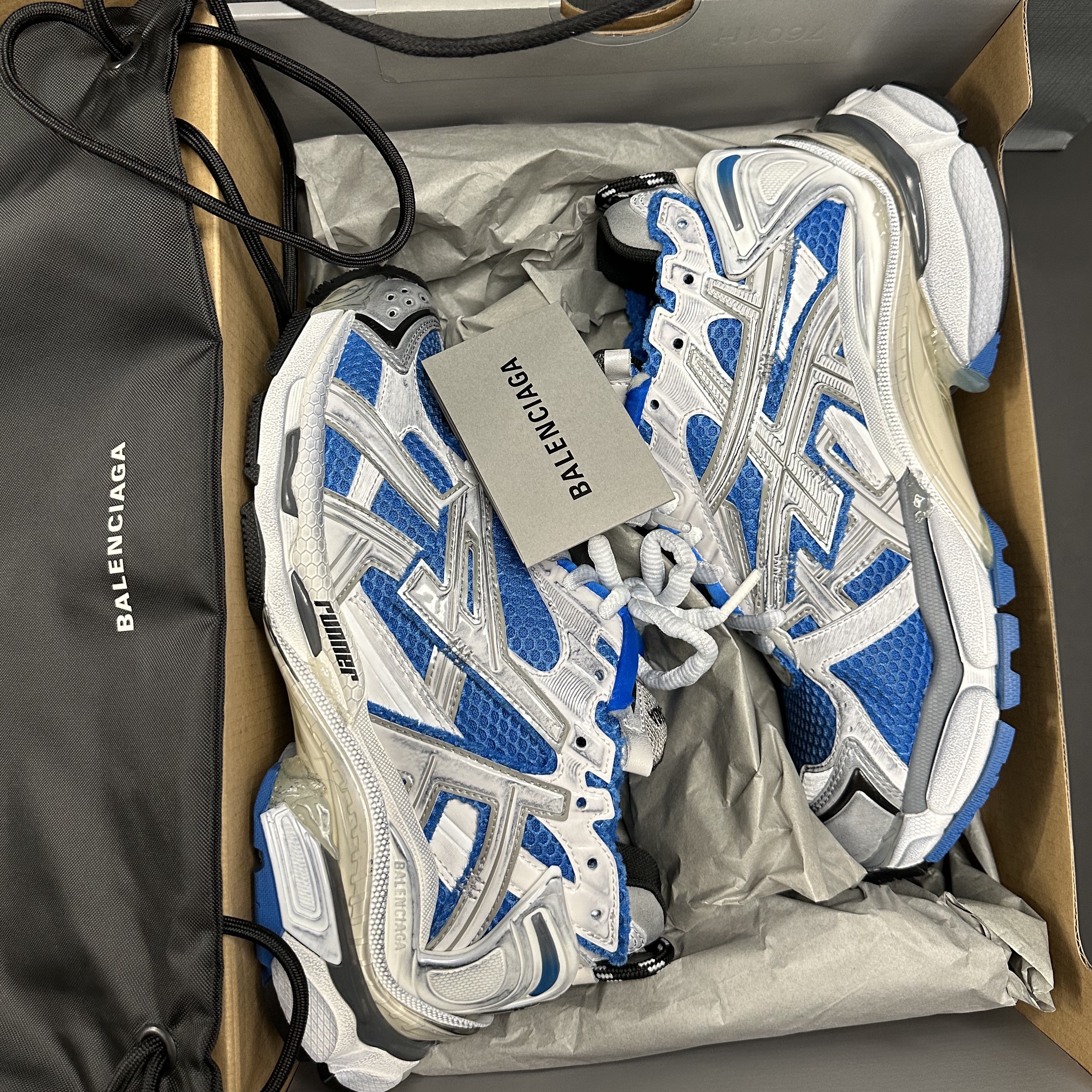Balenciaga Runner Sneakers Blue White, Balenciaga Runner Sneakers Grey Burgundy 착용 스타일 - 3