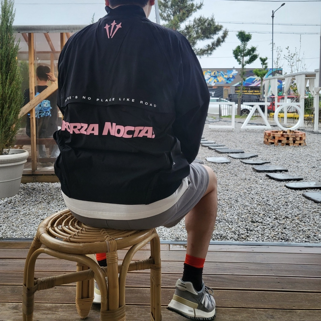 (W) Nike x Drake Nocta NRG LR L/S Crew Black (DV3631-010), Essentials Sweatshorts Pebble - Nordstrom Exclusive 착용 스타일 - 2