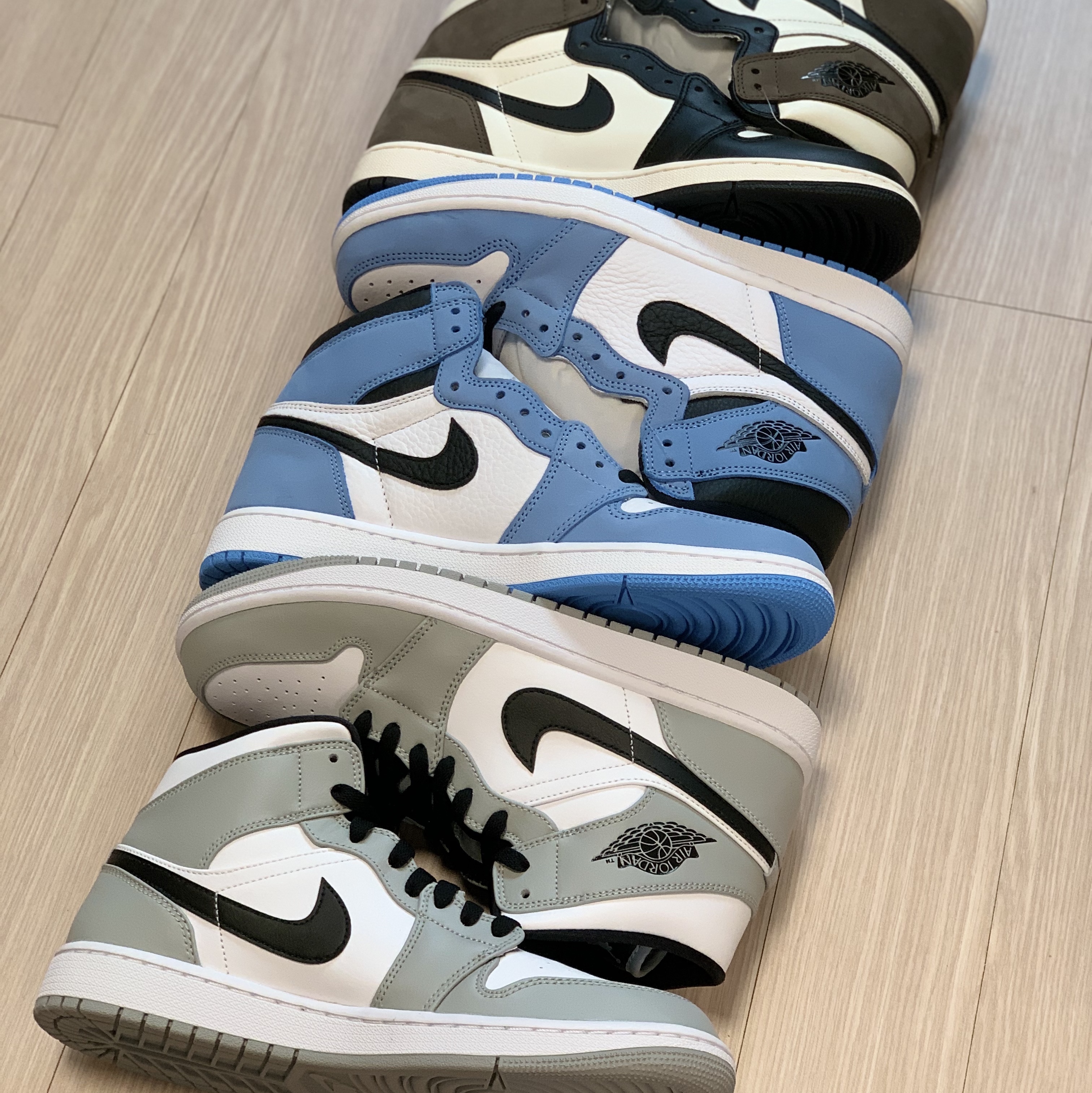 Jordan 1 Retro High OG Black Mocha, Jordan 1 Retro High OG University Blue 착용 스타일