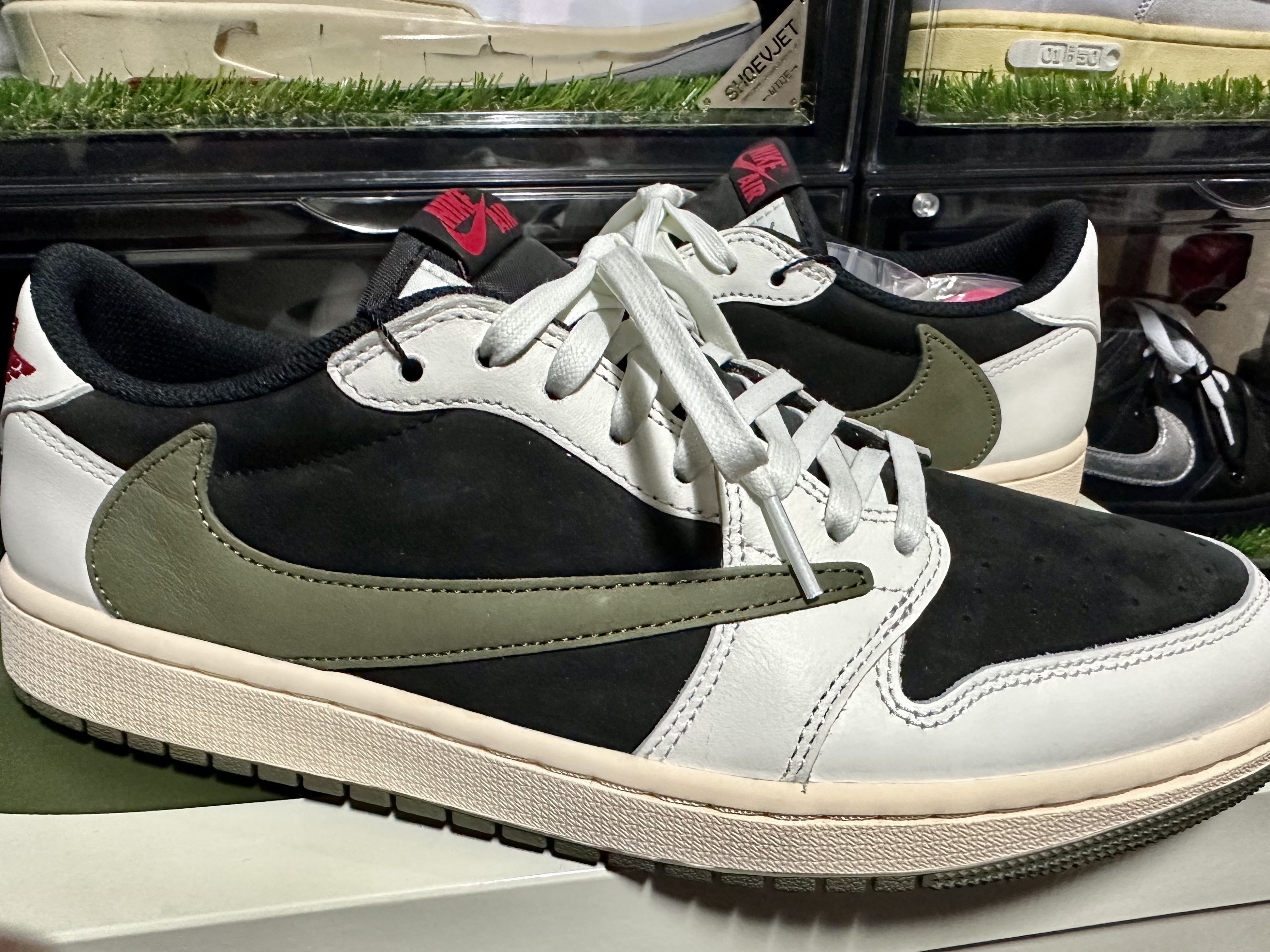 (W) Jordan 1 x Travis Scott Retro Low OG SP Medium Olive, Jordan 1 x Travis Scott Retro Low OG SP Sail and Ridgerock 착용 스타일 - 2