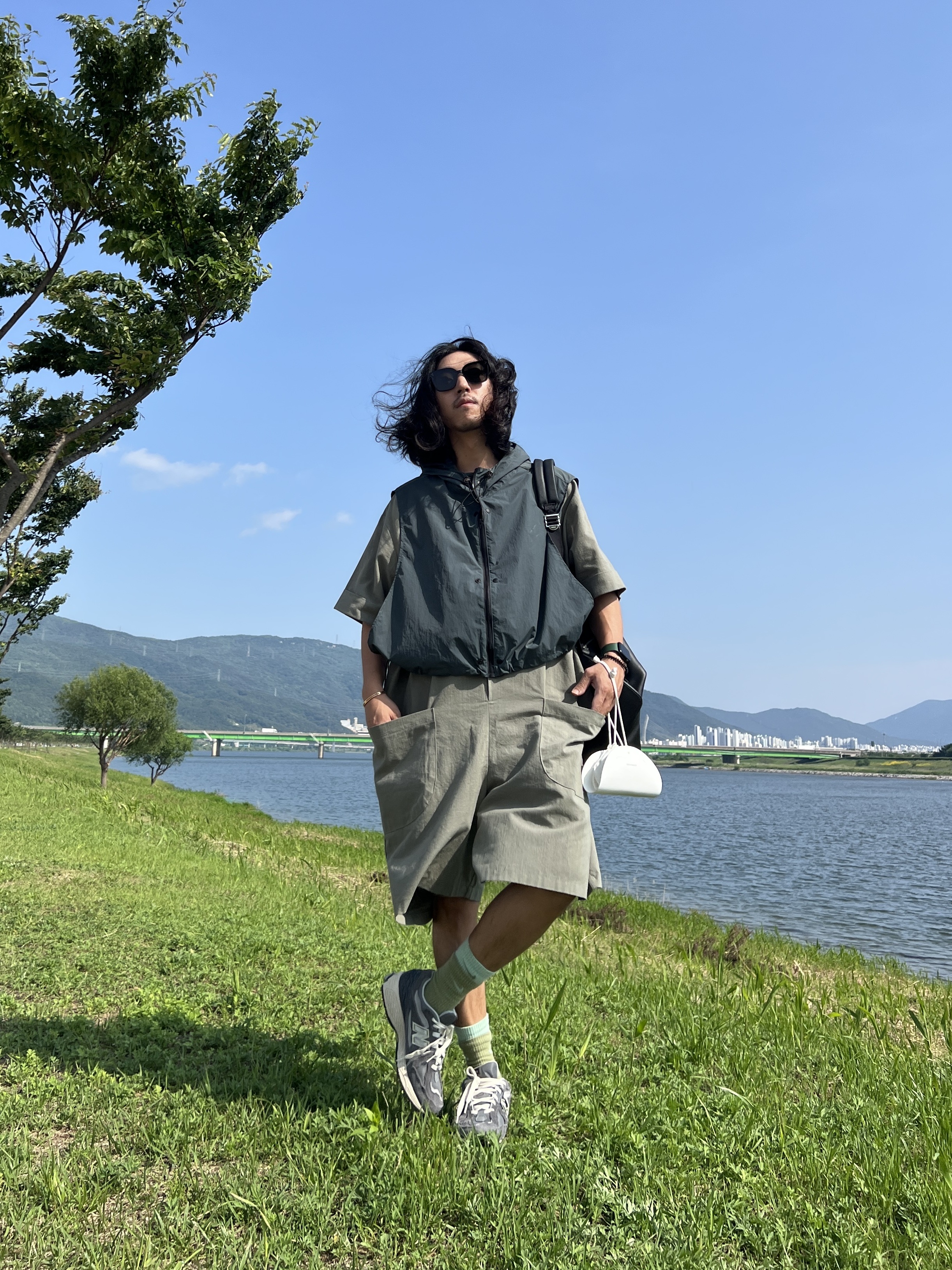 New Balance 1906D Protection Pack Castlerock 착용 스타일 - 1