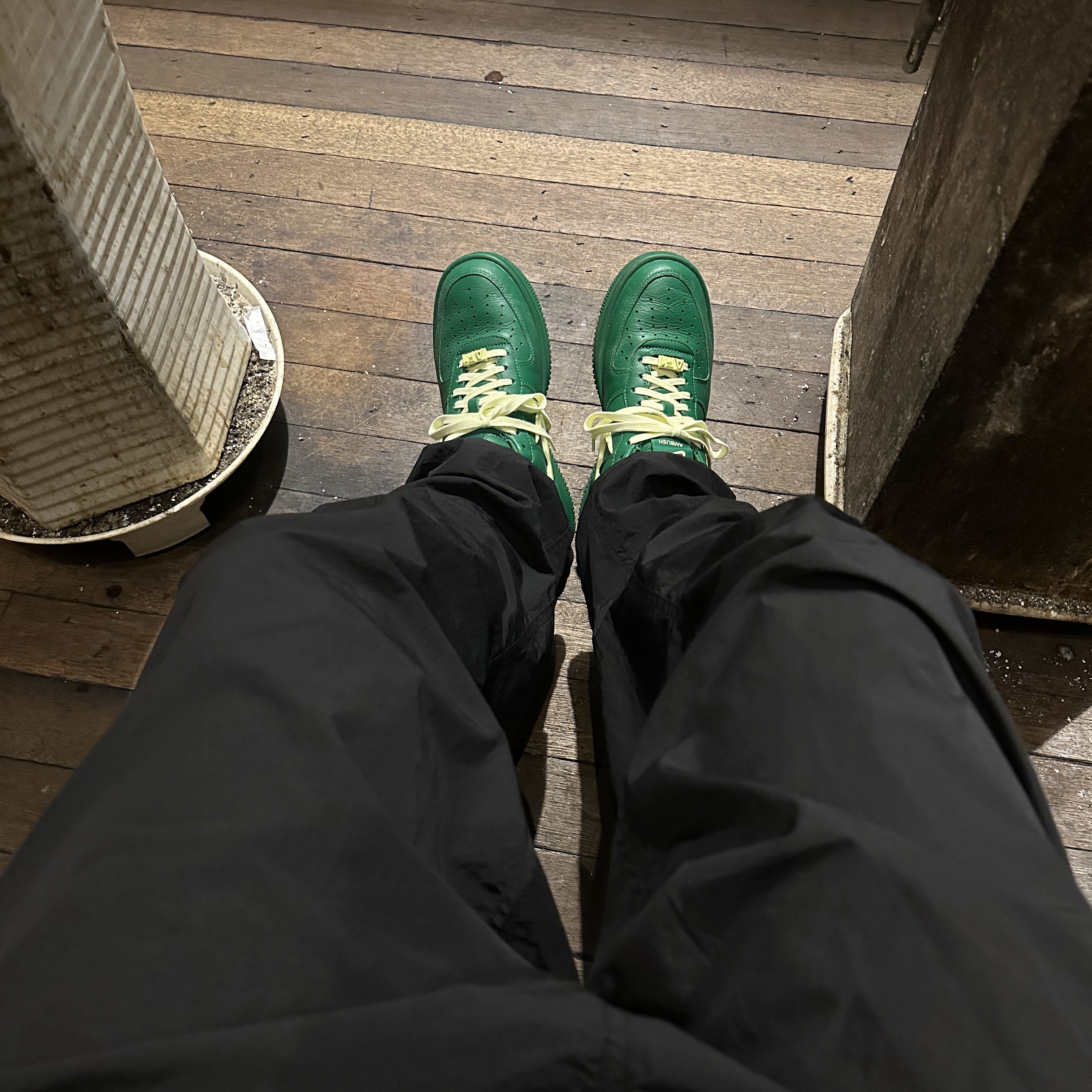 Nike x Ambush Air Force 1 Low SP Pine Green and Citron 착용 스타일 - 3