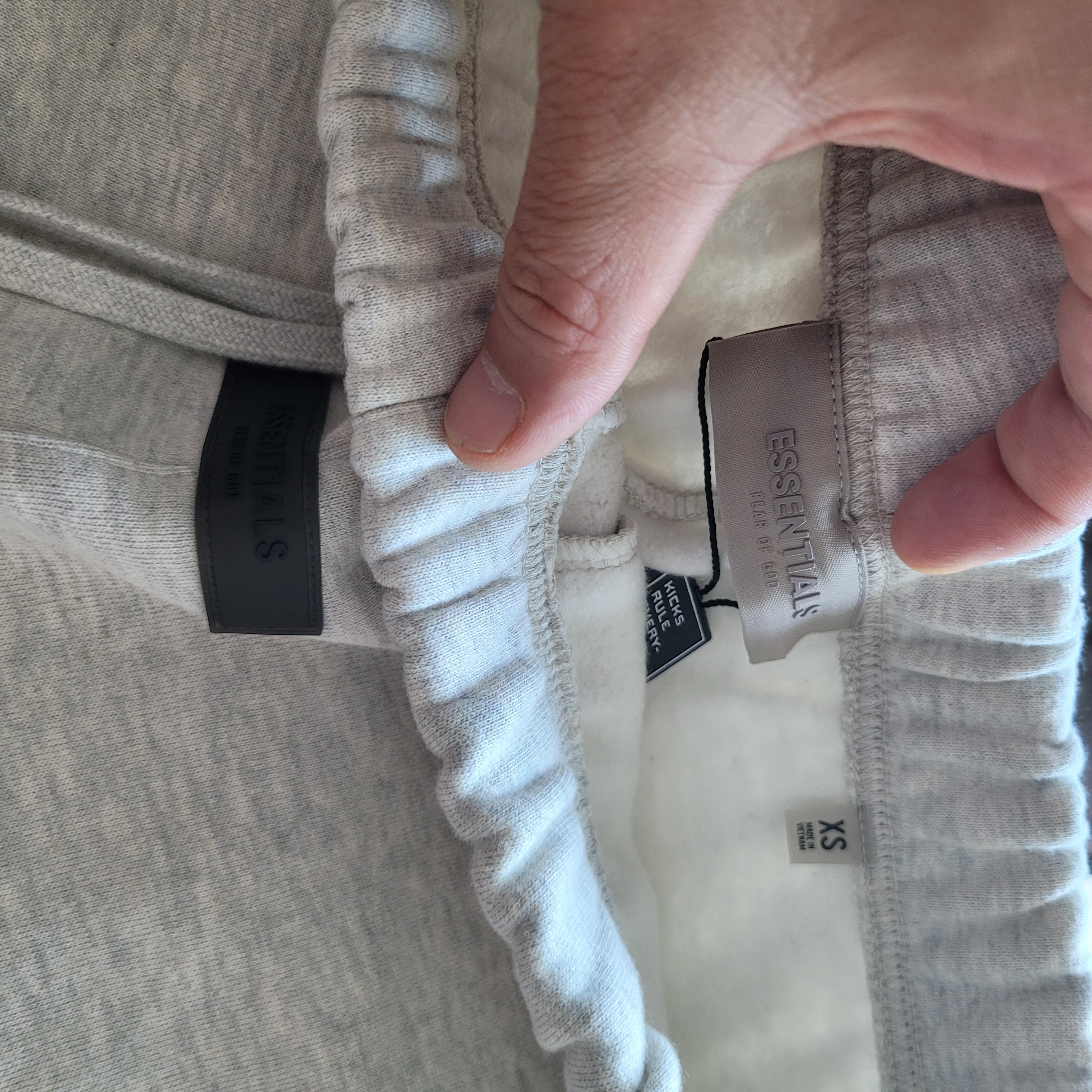 Essentials The Core Collection Sweatshorts Light Oatmeal 착용 스타일 - 2