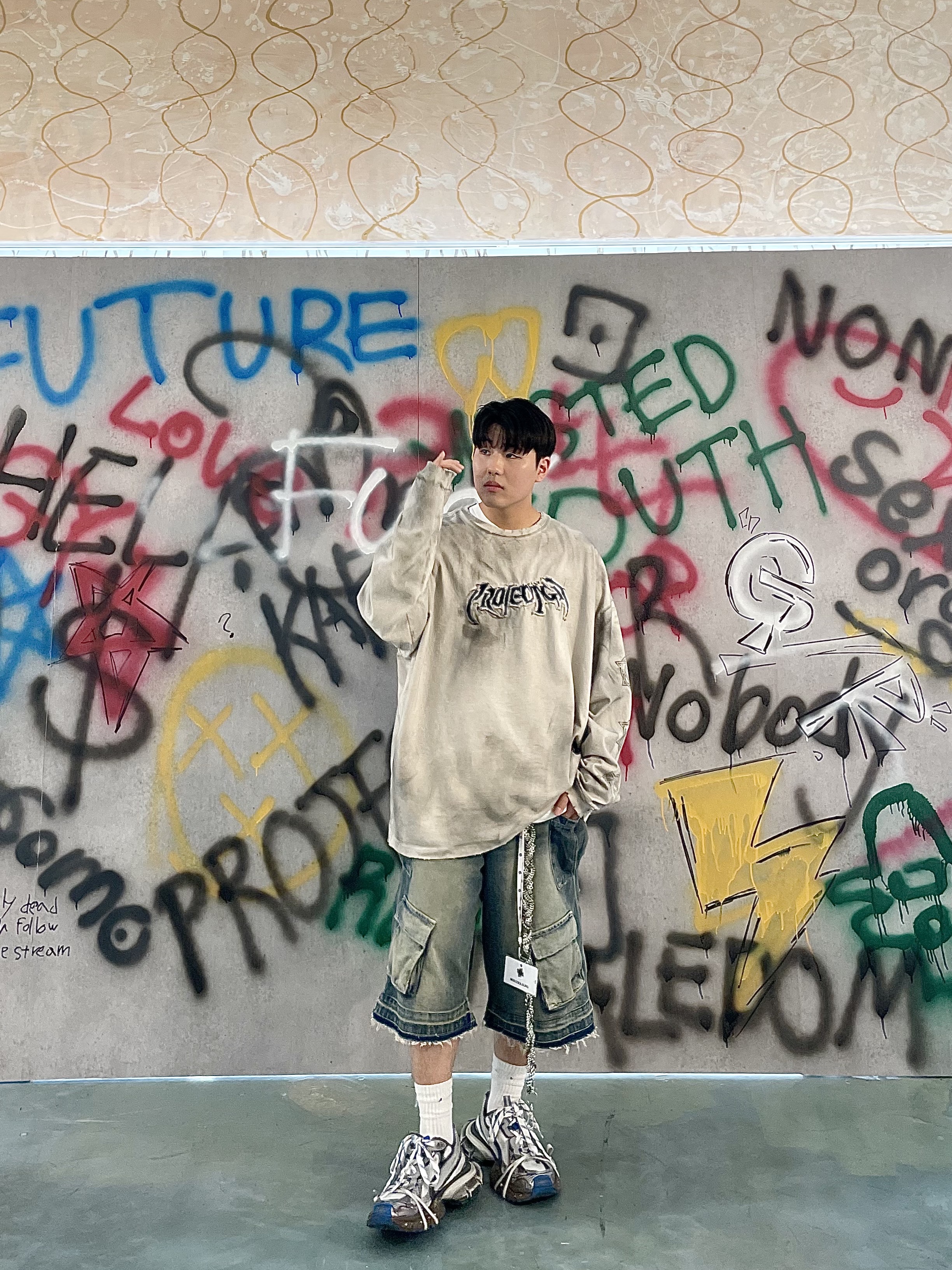 Balenciaga 3XL Sneakers Worn Out Grey White Blue, Project G/R Furious Logo Applique L/S T-Shirt Grey - 10 Corso Como Exclusive 착용 스타일 - 2