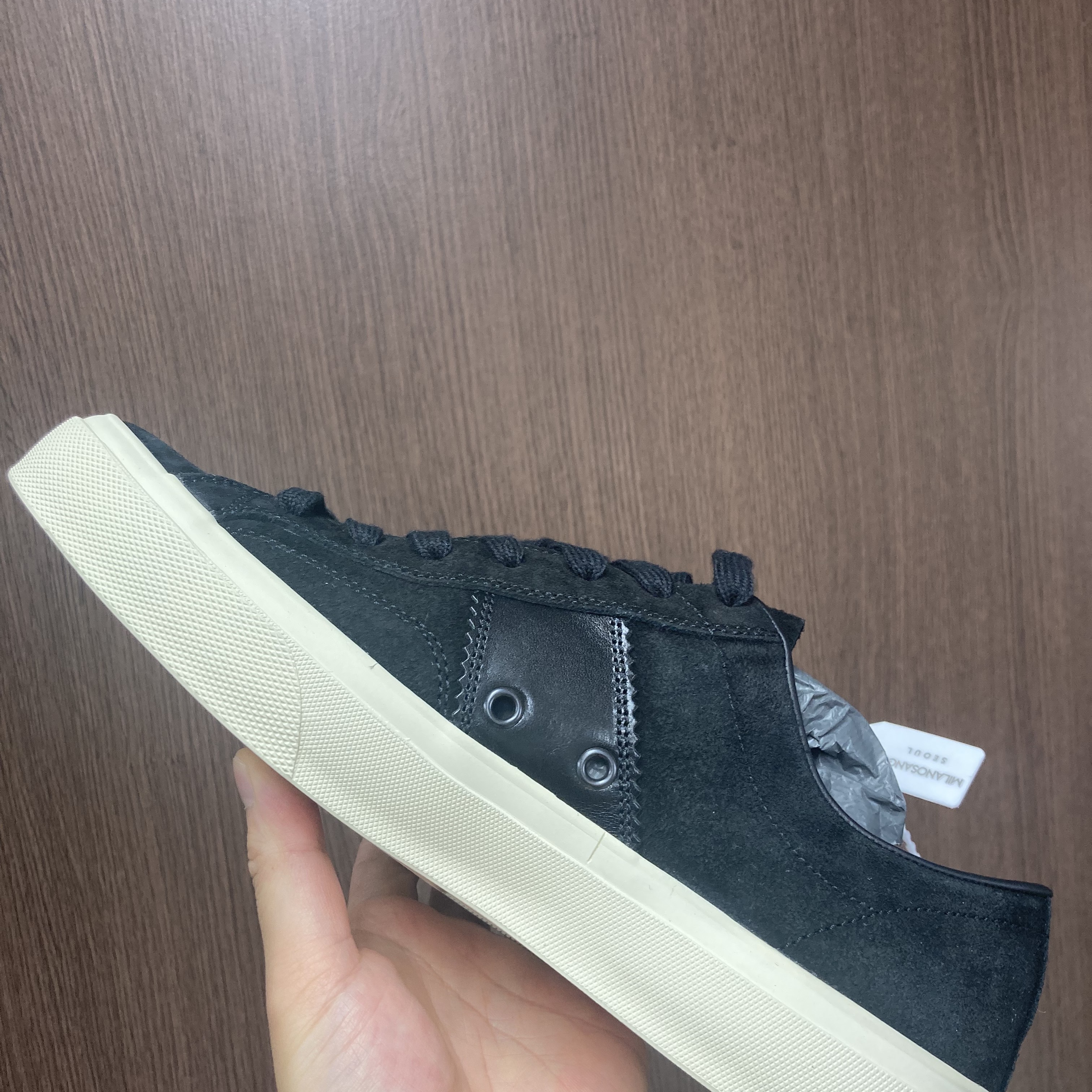 Tom Ford Cambridge Lace Up Sneakers Black 착용 스타일