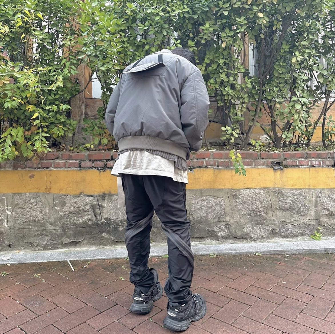 Undermycar Ababell Multi Flap Oversized Bomber Balsam Green - 22SS, Balenciaga Track Sneakers Triple Black 착용 스타일 - 1