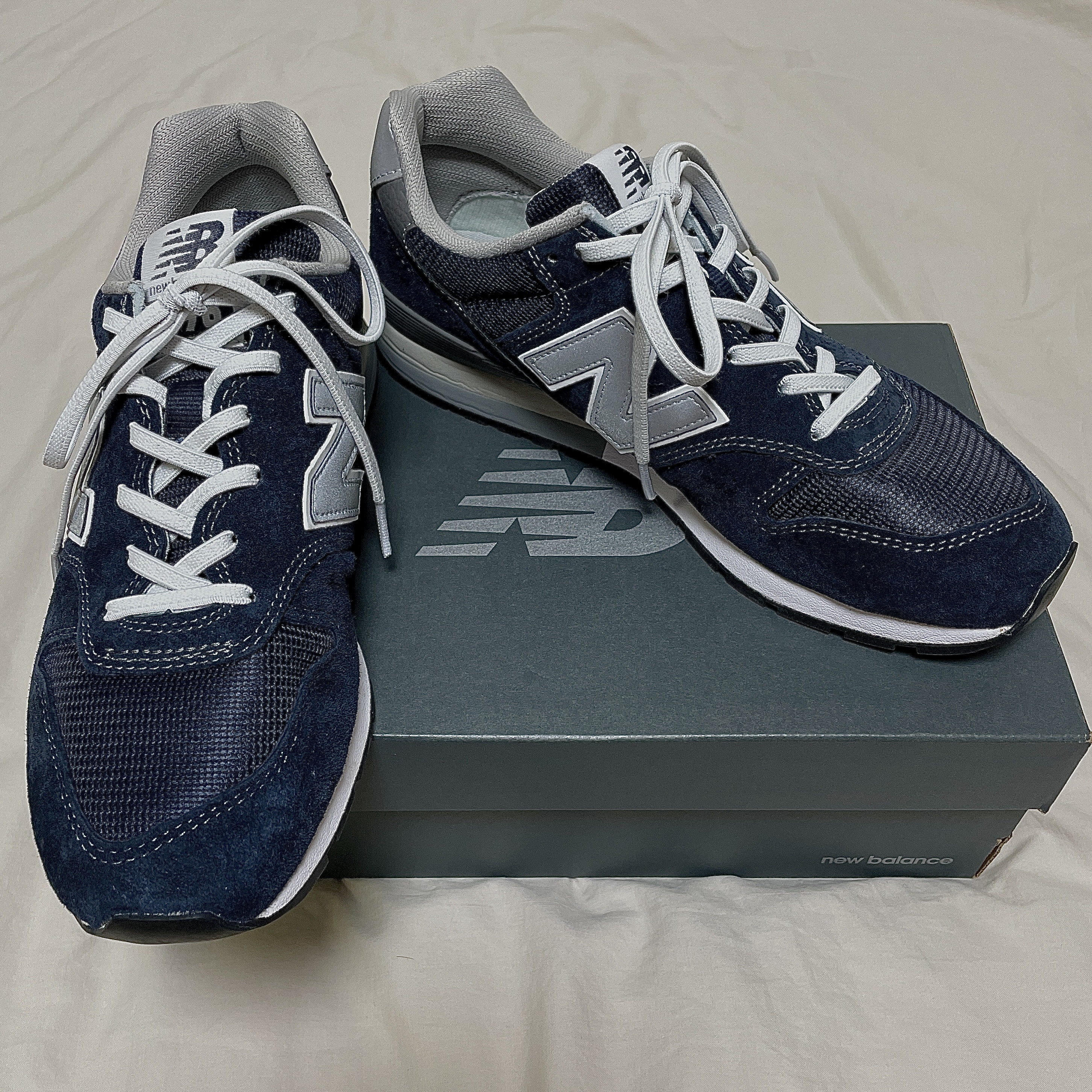 New Balance 996 Navy Silver 착용 스타일
