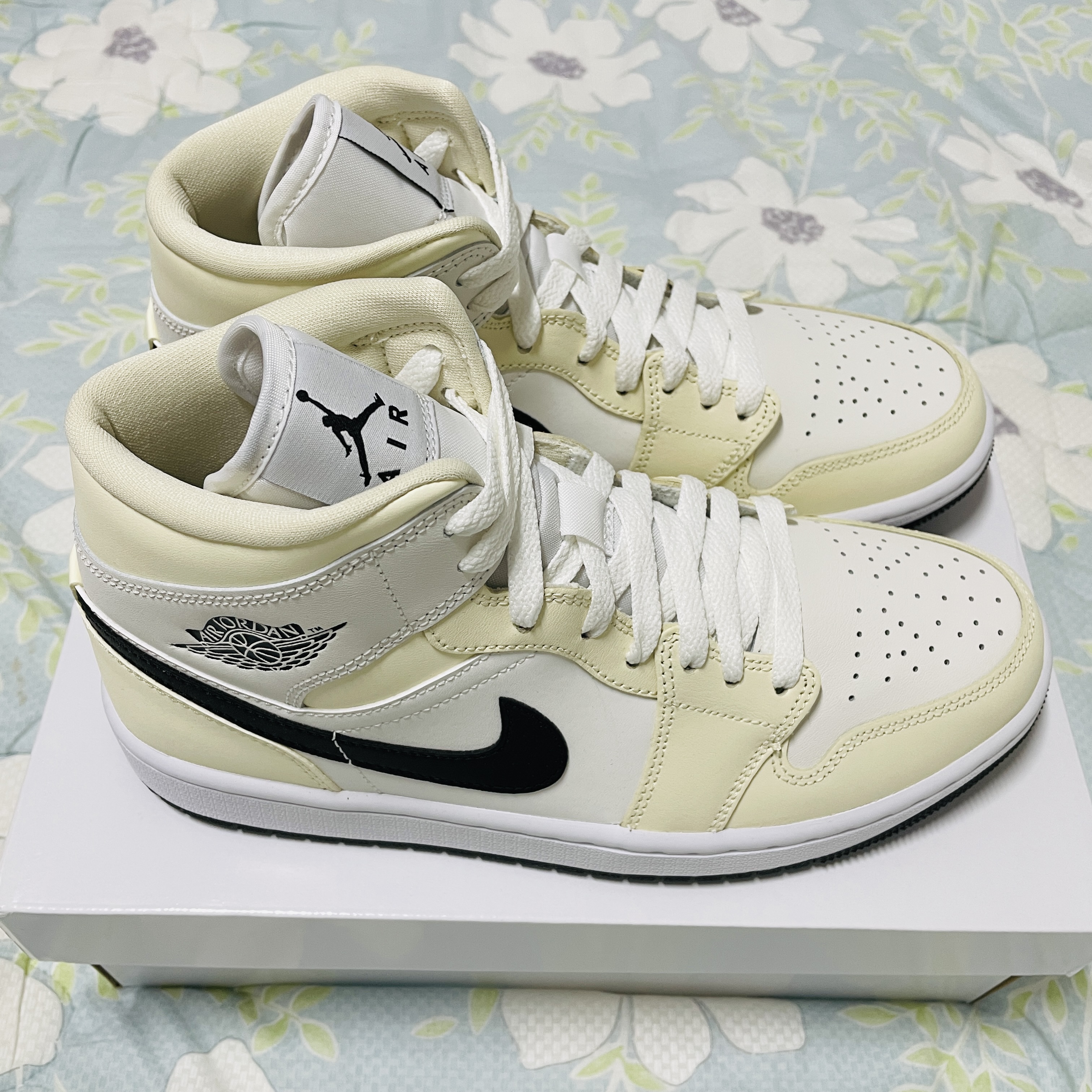 (W) Jordan 1 Mid Coconut Milk 착용 스타일 - 4