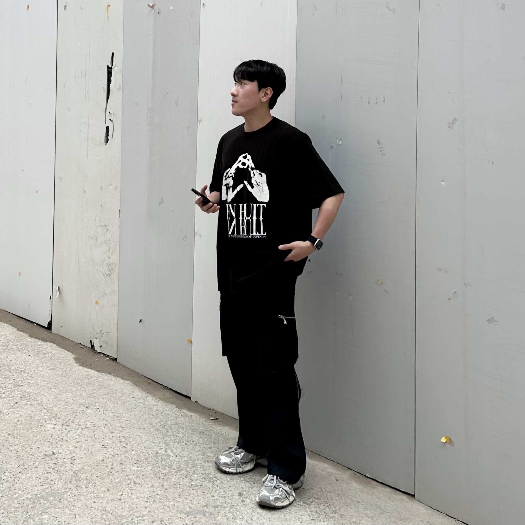 Balenciaga 3XL Sneakers Light Beige, Undermycar EN HUIT Graphic T-Shirt Black - 23SS 착용 스타일 - 1