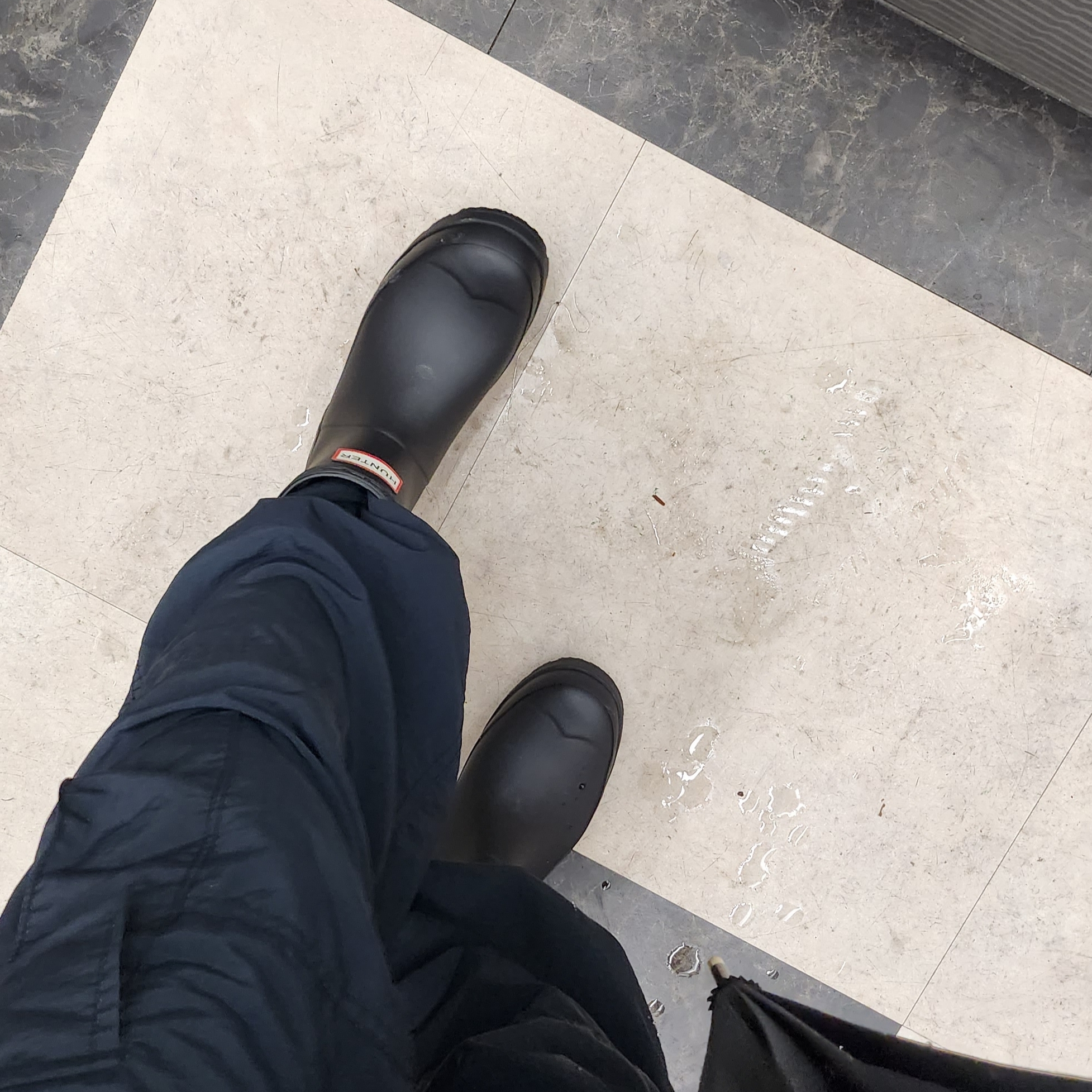 (W) Hunter Play Short Rain Boots Black 착용 스타일