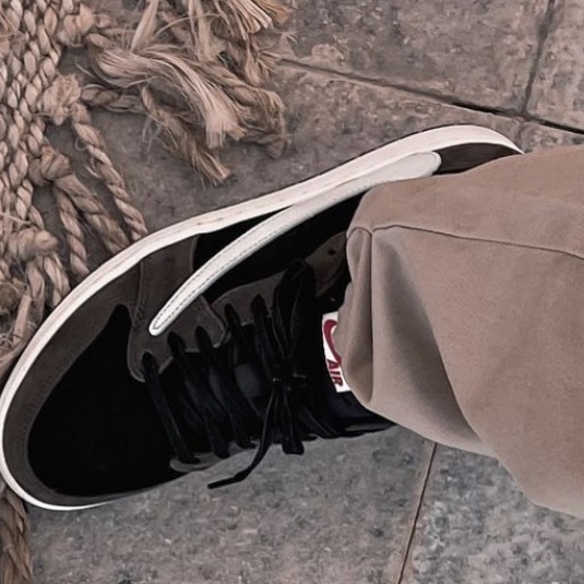 Jordan 1 x Travis Scott Retro Low OG SP Mocha 착용 스타일