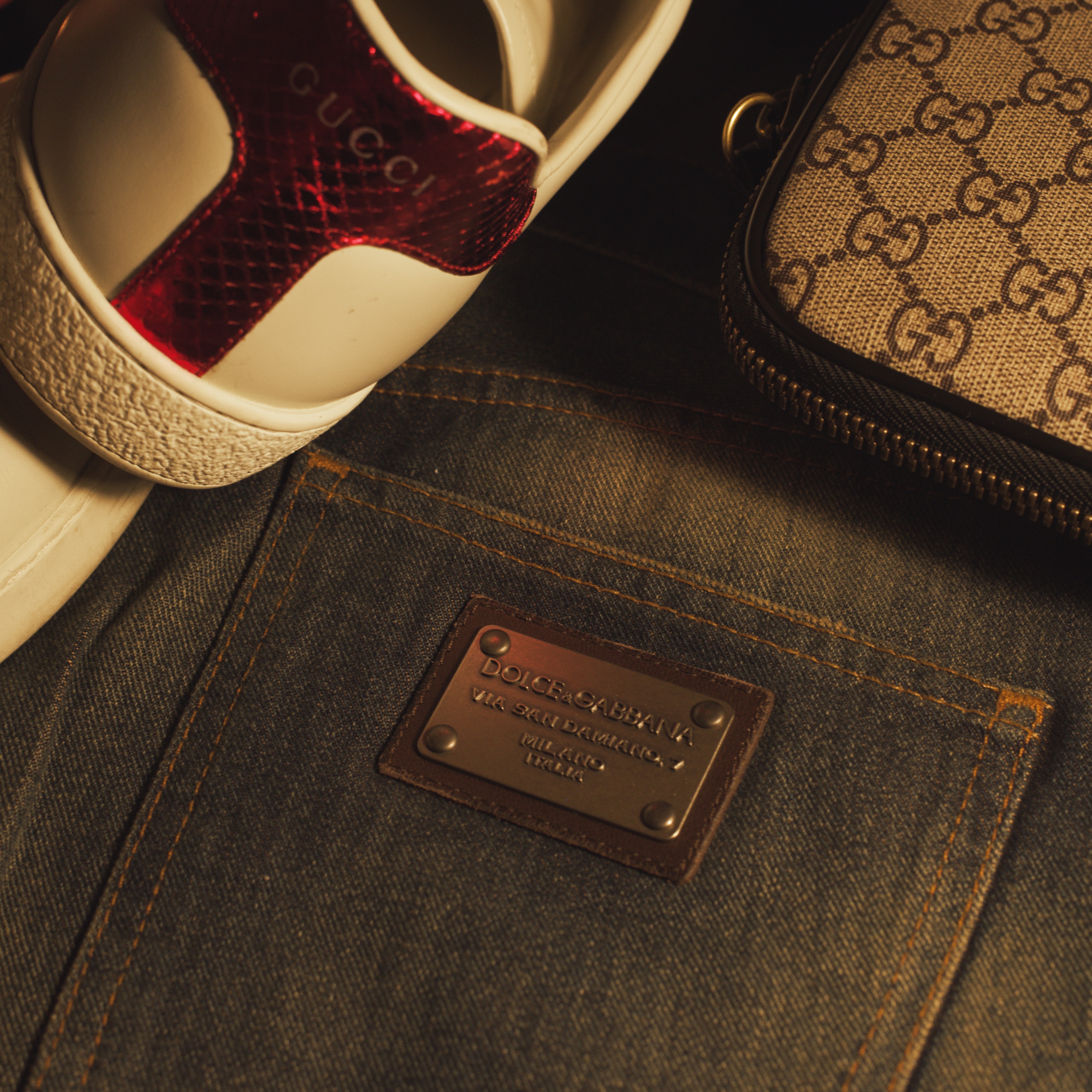 Gucci Ace Tiger Embroidered Sneakers 착용 스타일