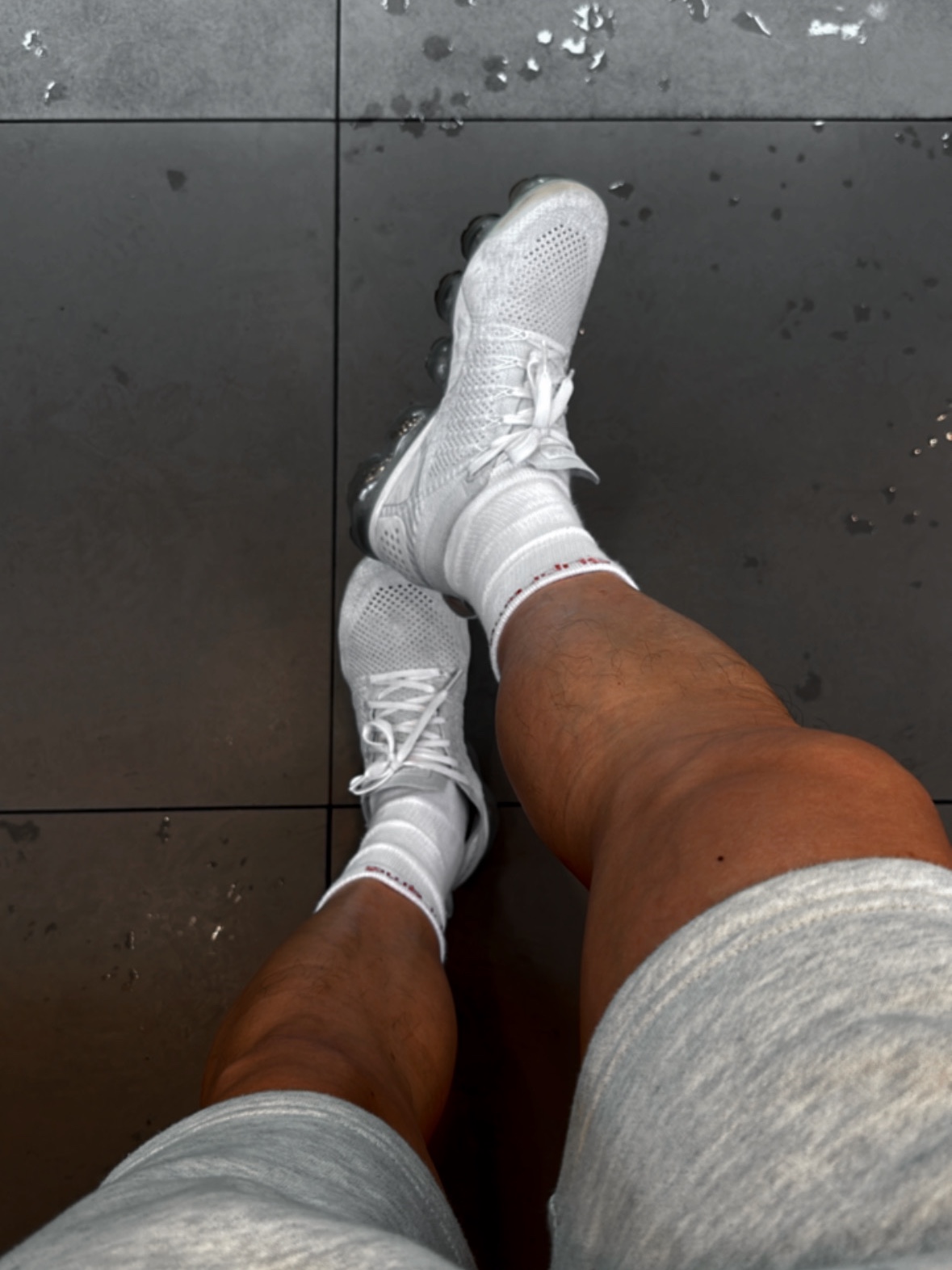 Nike Air VaporMax Pure Platinum, Supreme Hanes Crew Socks White (4 Pack) 착용 스타일