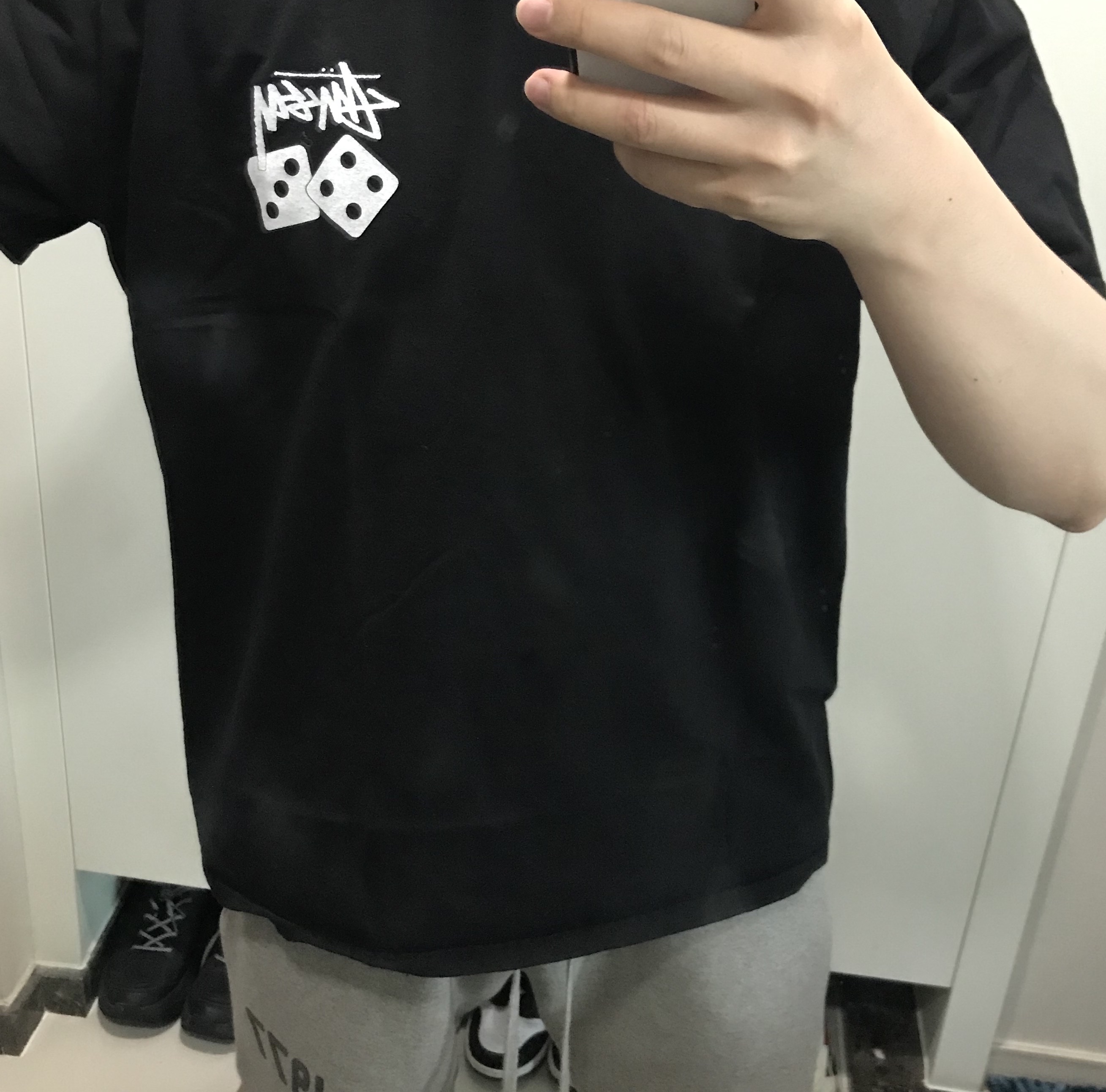 Stussy Dice Pigment Dyed T-Shirt Black 2023, Essentials 1977 Shorts Dark Oatmeal - 22SS 착용 스타일