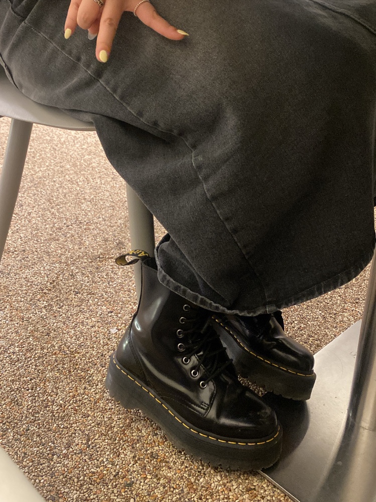 Dr. Martens Jadon Boots Black 착용 스타일