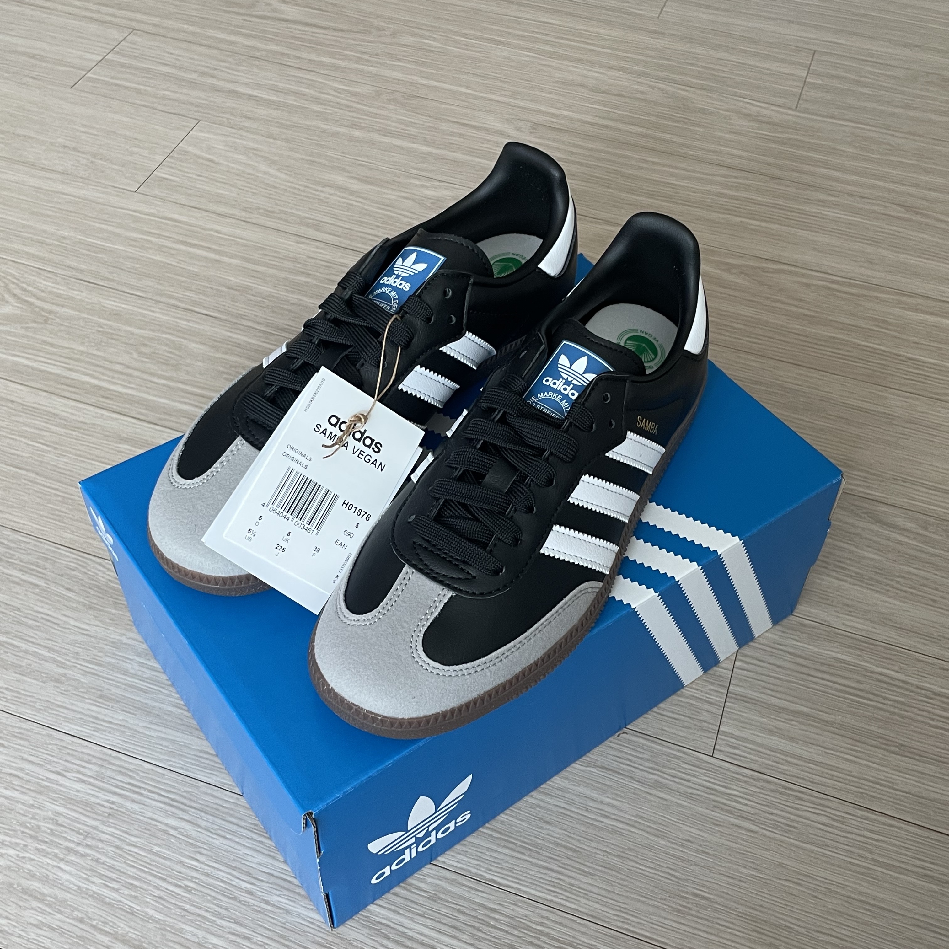 Adidas Samba Vegan Black White 착용 스타일 - 3
