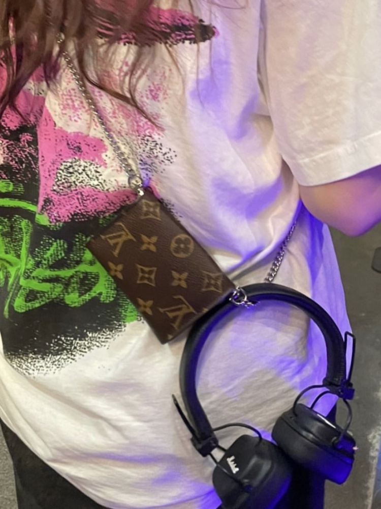Louis Vuitton Rosalie Coin Purse Monogram Rose Ballerine, Marshall Major IV Black (Korean Ver.) 착용 스타일