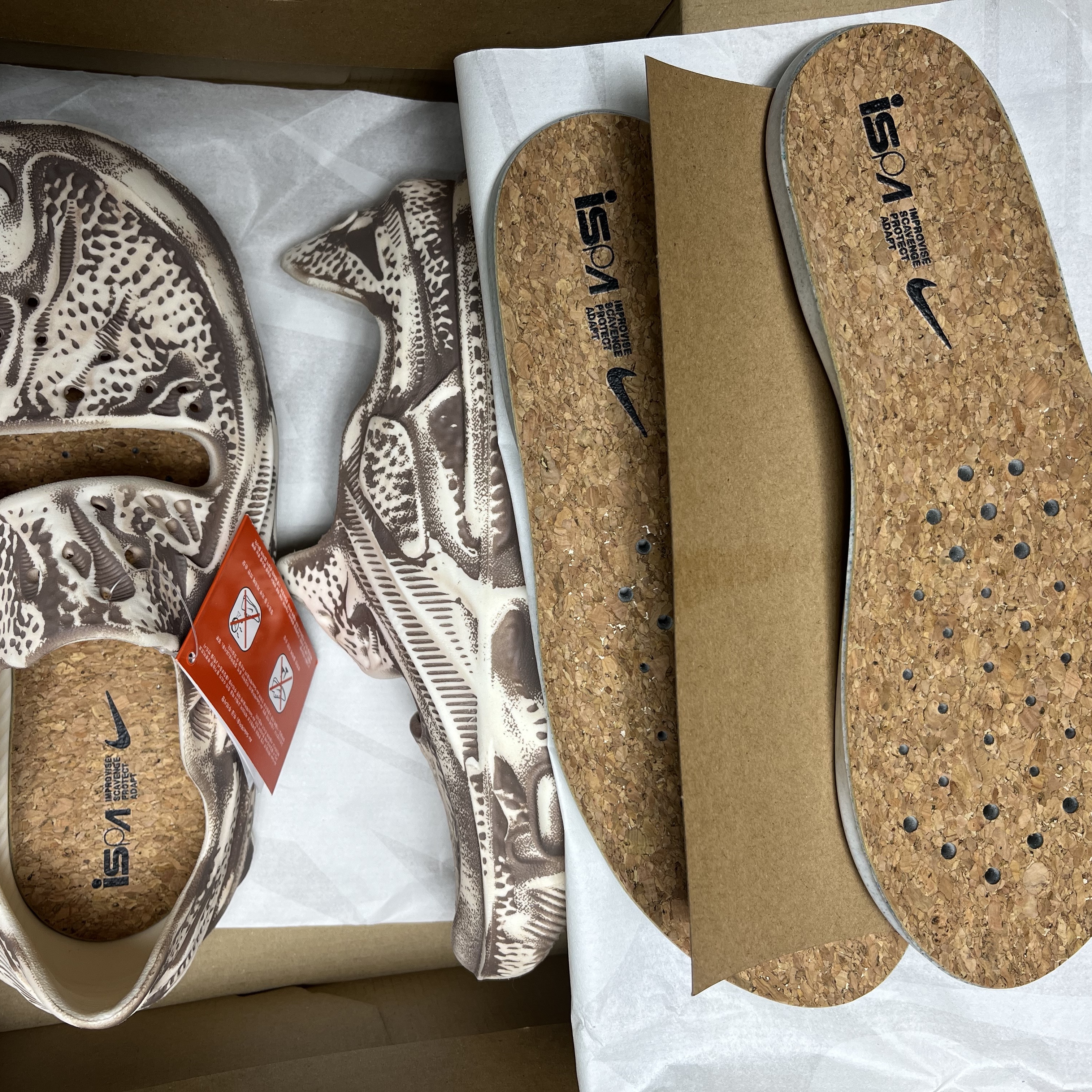 Nike ISPA Universal Natural and Desert Dust 착용 스타일 - 2