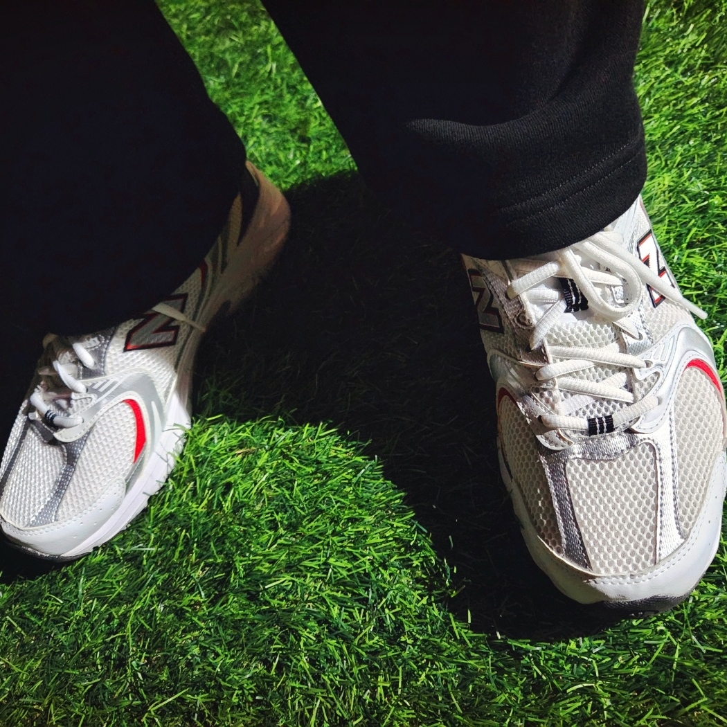 New Balance 530 White Red 착용 스타일 - 4