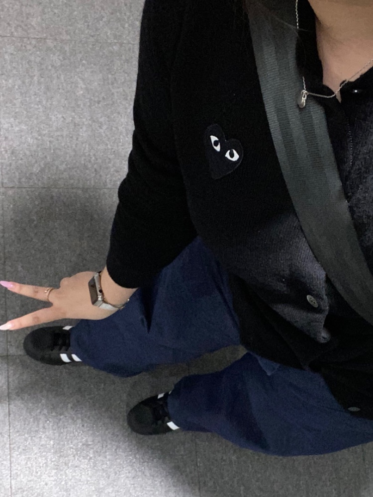 Maison Kitsune Chillax Fox Patch Classic T-Shirt Black, (W) Play Comme des Garcons Black Heart Knit Cardigan Black 착용 스타일 - 2