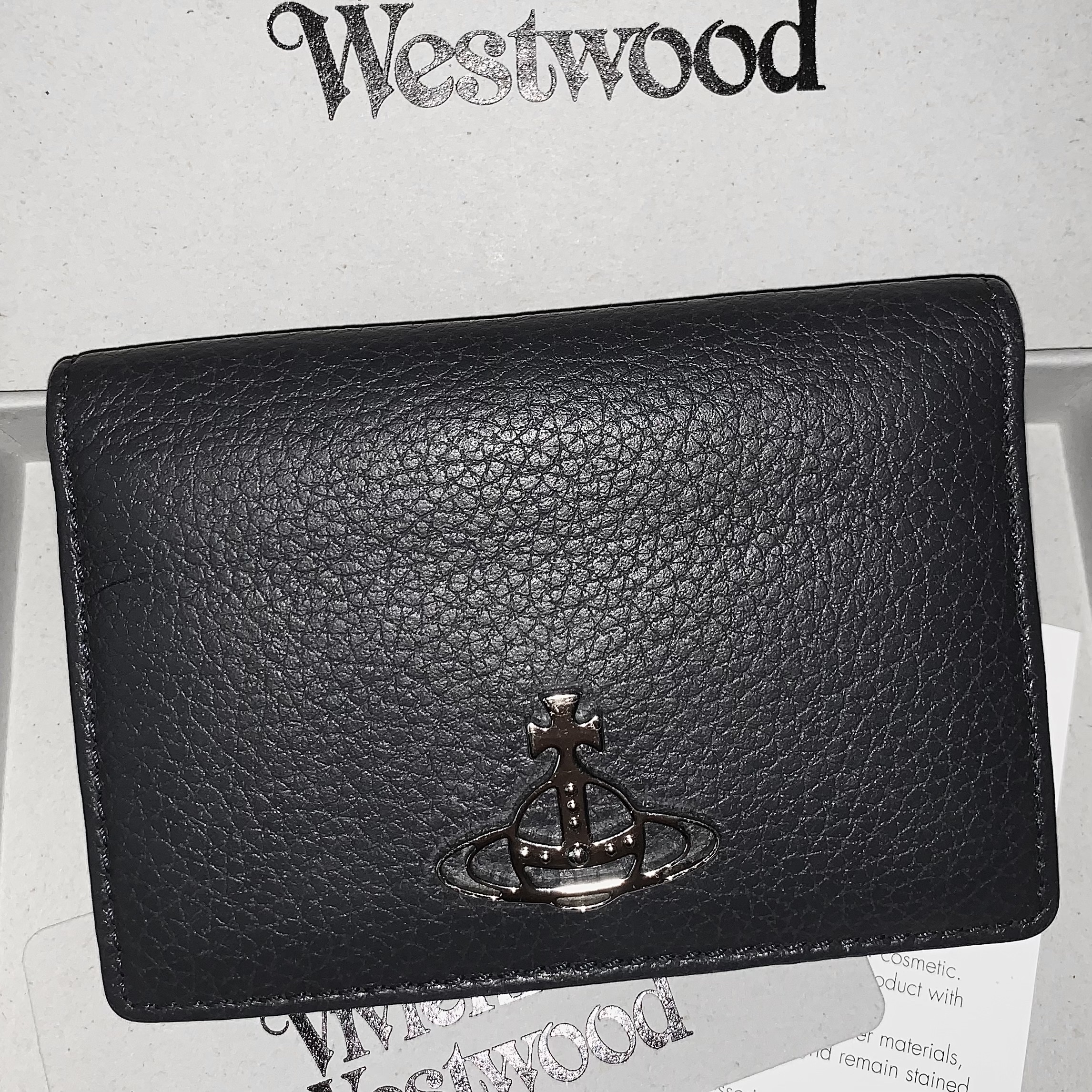 Vivienne Westwood Grain Leather Card Holder Black 착용 스타일