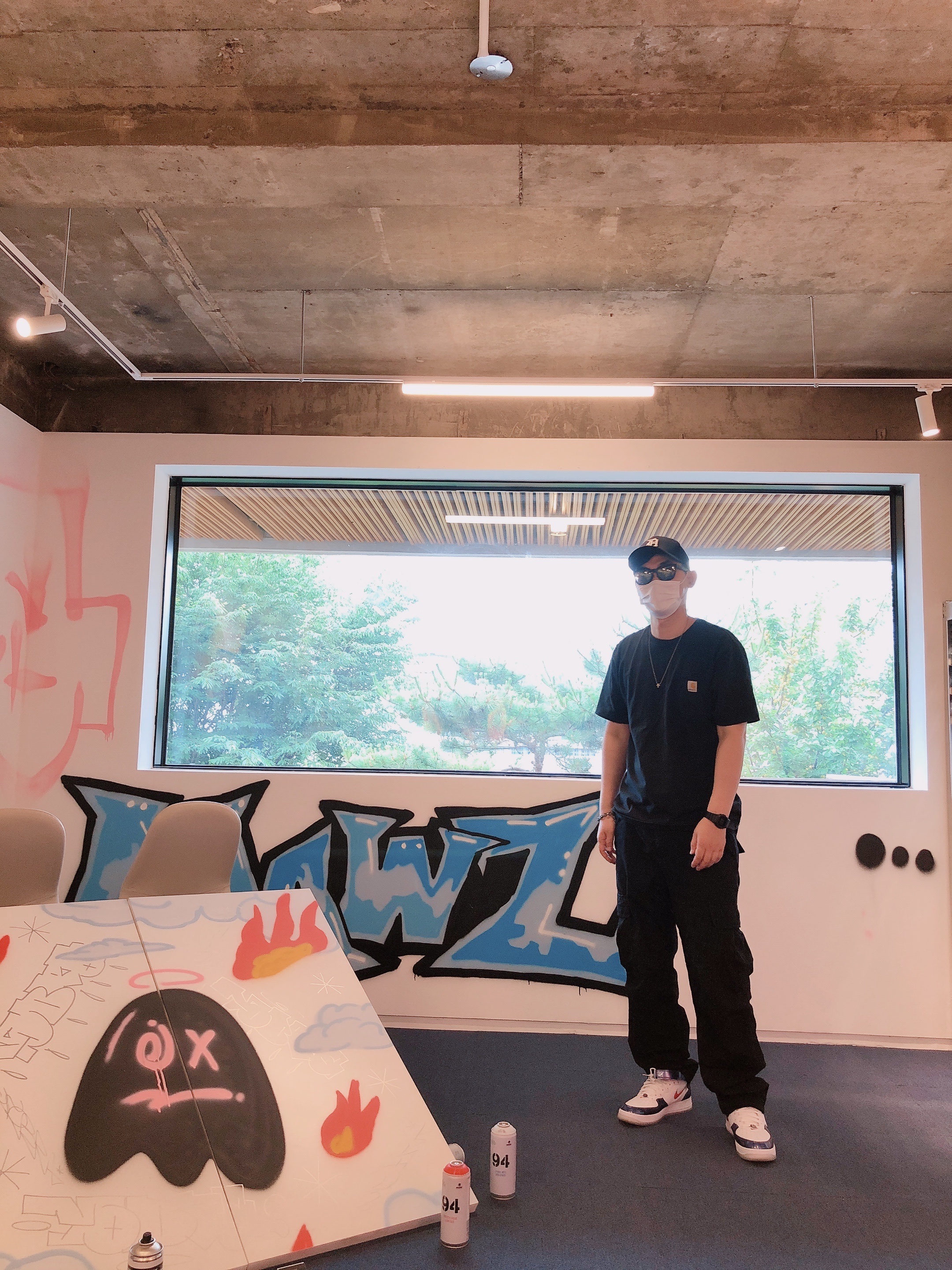 나이키 에어포스 1 미드 QS 유니버시티 레드 앤 미드나잇 네이비 착용 스타일 - 1