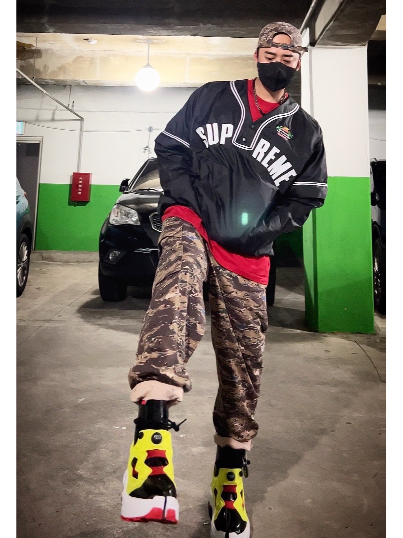 Supreme x Undercover Studded 6-Panel Brown Camo - 23SS, Supreme x Undercover Studded Cargo Pant Brown - 23SS 착용 스타일 - 2