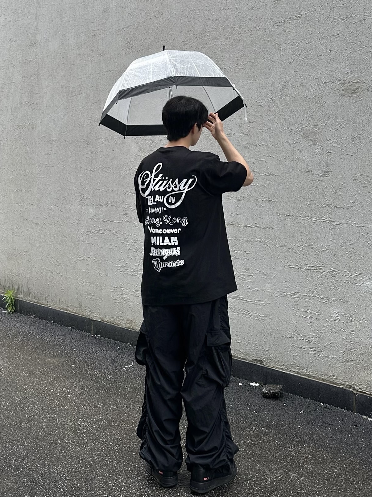 Stussy Tour T-Shirt Black, Nike x Supreme Air Force 1 Low Black 착용 스타일 - 1