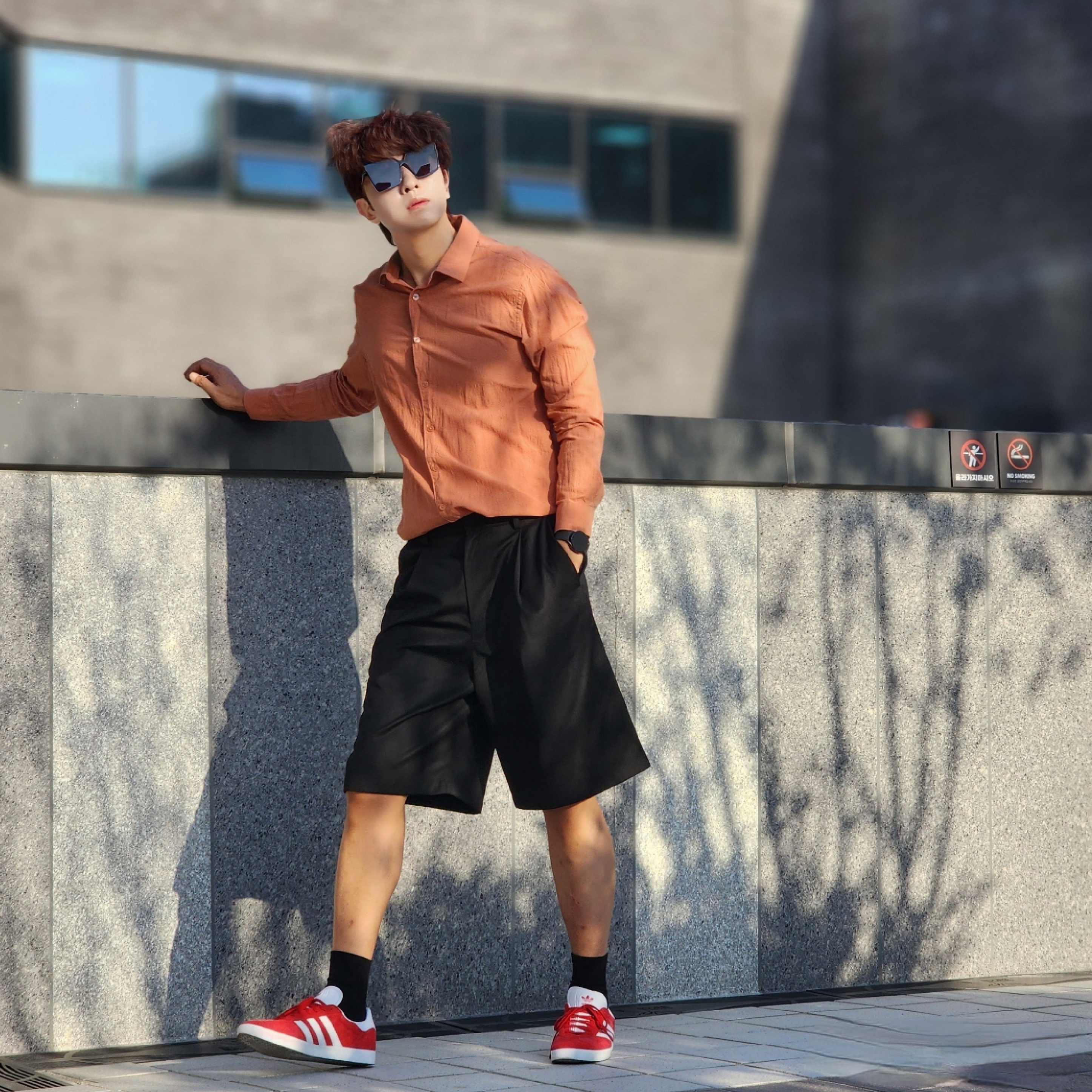 Adidas Gazelle Power Red 착용 스타일 - 4