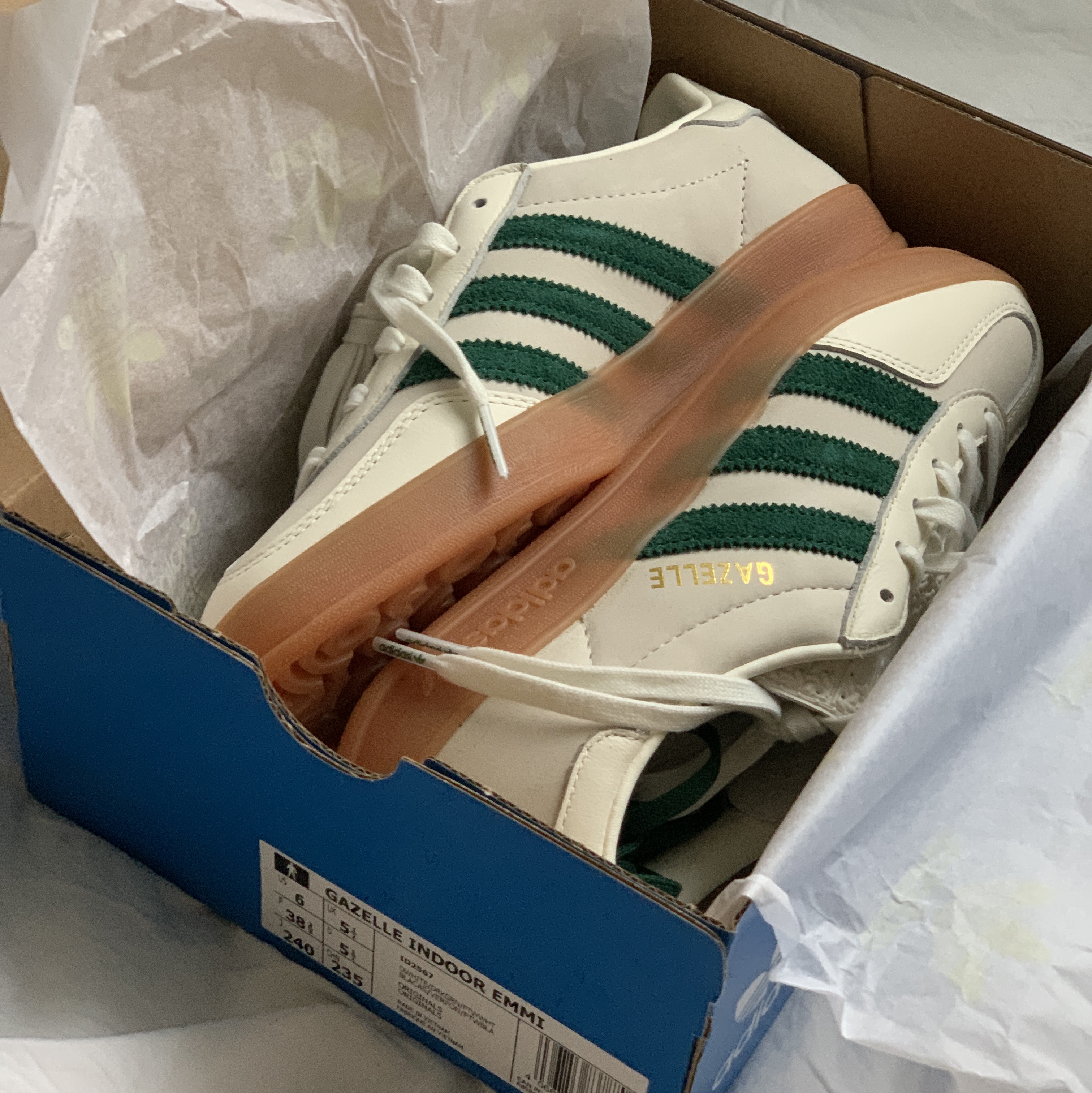 Adidas x Emmi Gazelle Indoor Off White Dark Green 착용 스타일 - 5