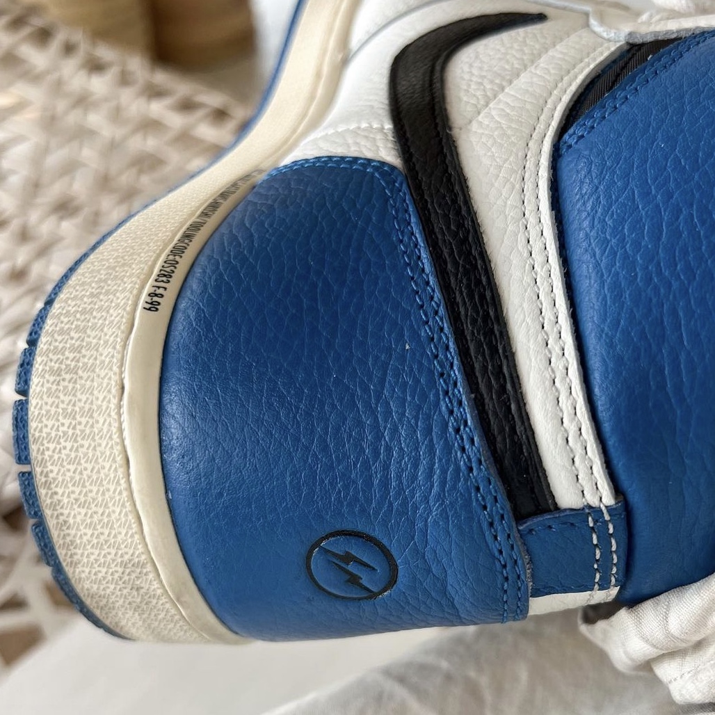 Jordan 1 x Travis Scott x Fragment Retro High OG SP Military Blue 착용 스타일