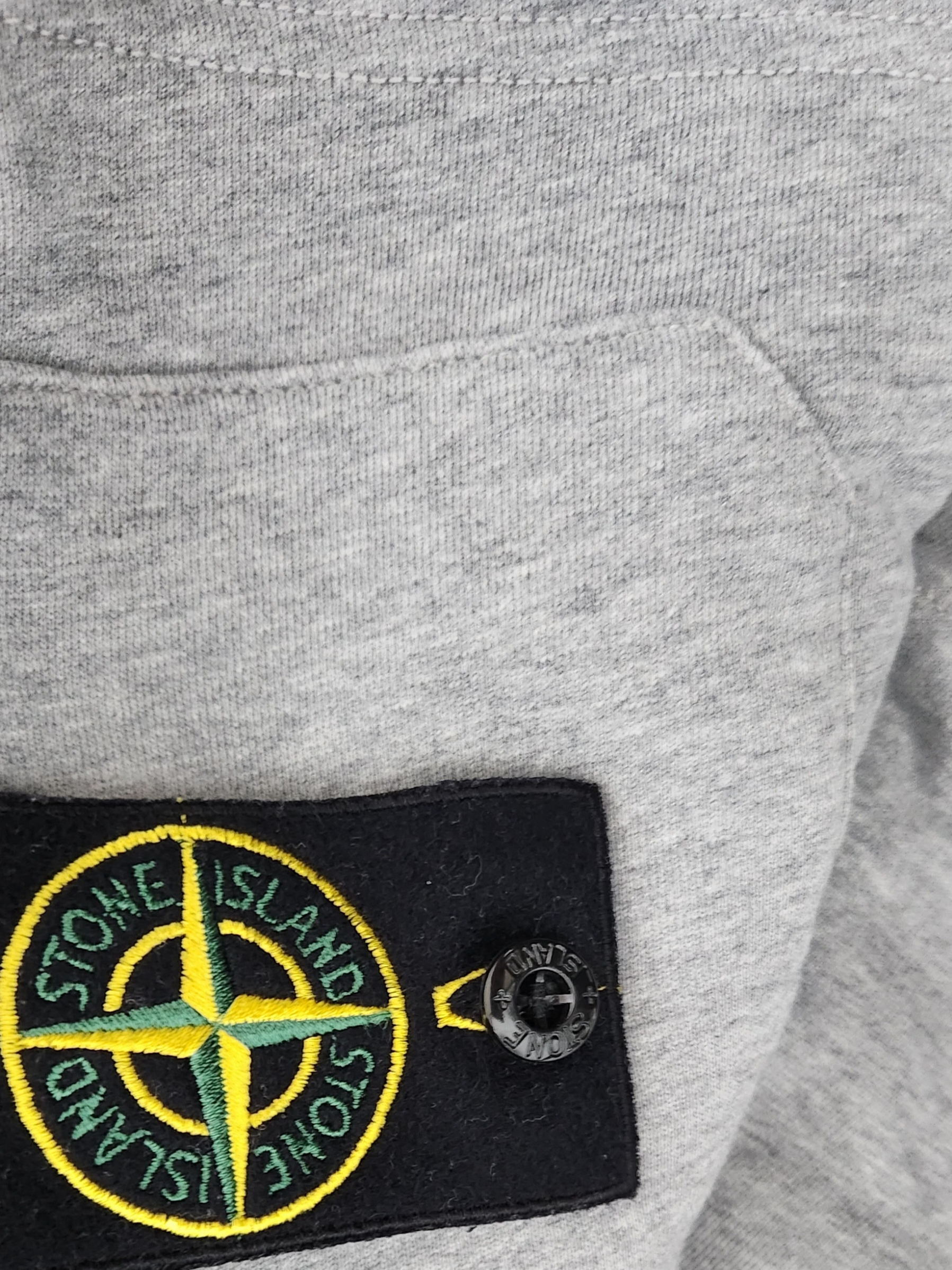 Stone Island 64651 Fleece Bermuda Shorts Melange Grey - 22SS 착용 스타일