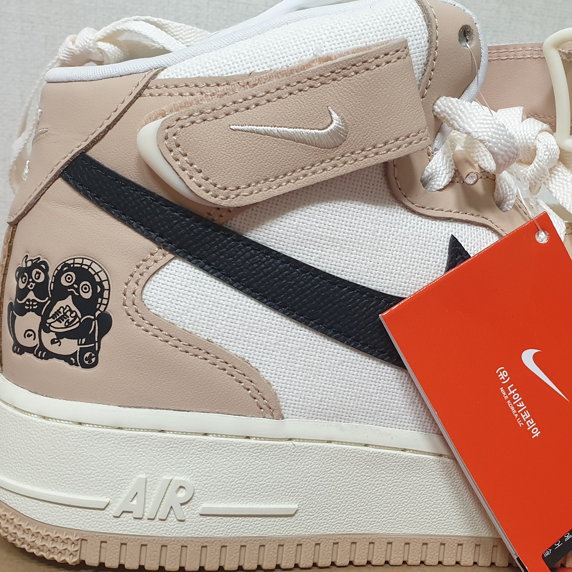 Nike Air Force 1 Mid '07 LX Pale Ivory and Shimmer 착용 스타일 - 1