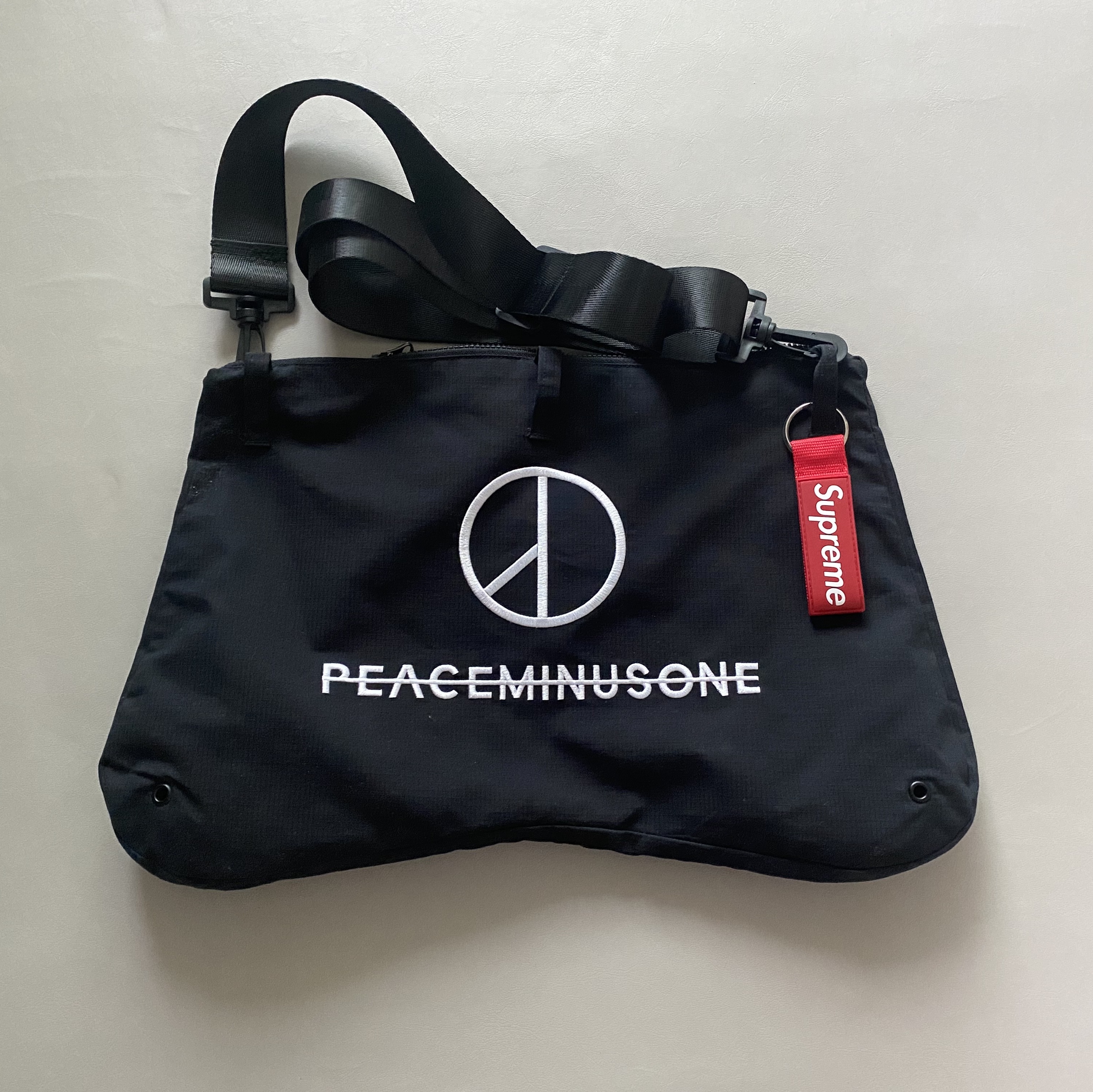 Nike x Peaceminusone Wide Pants Black (DR0096-010), Supreme Webbing Keychain Red - 23SS 착용 스타일