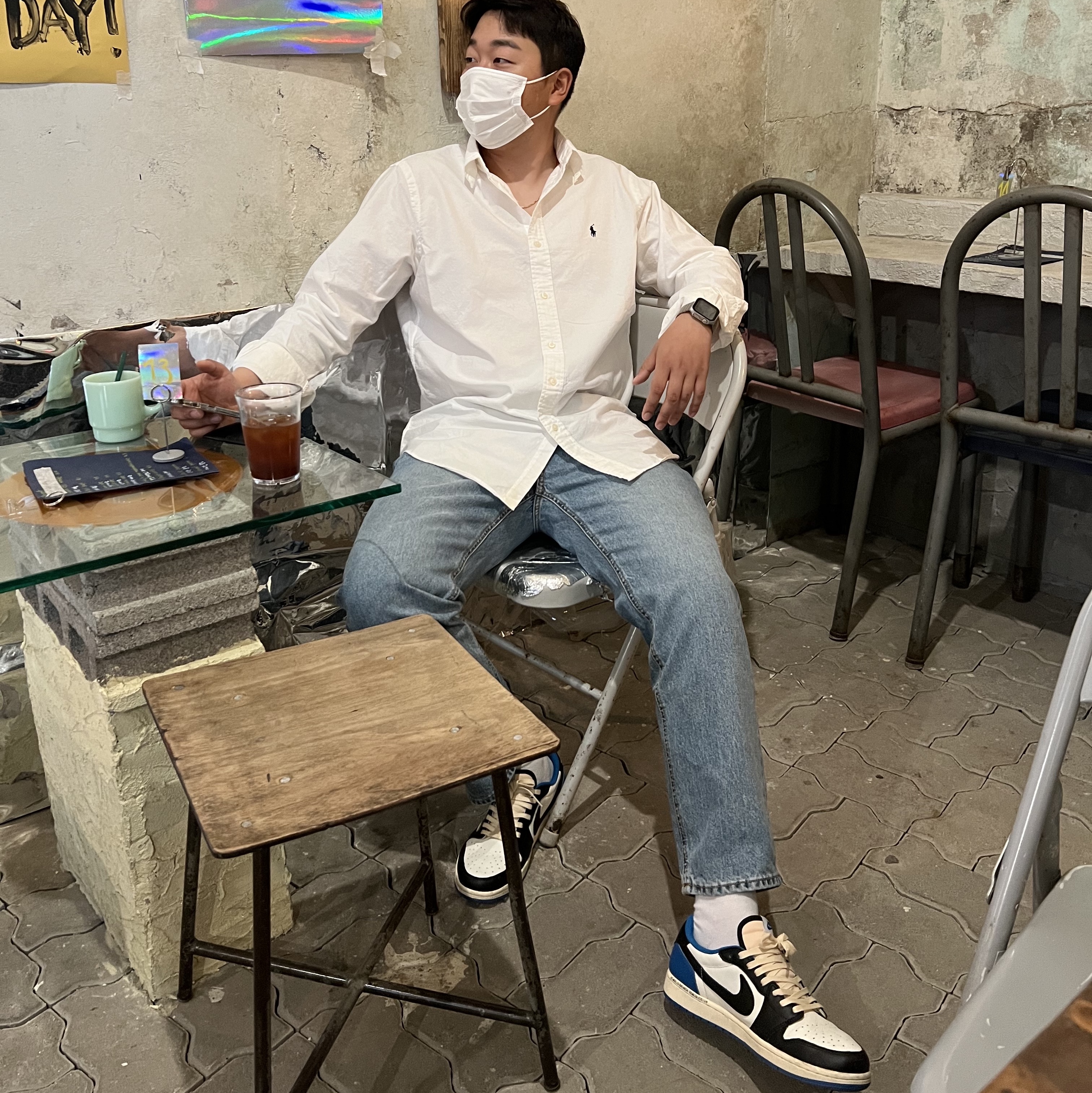 [30% 적립] Polo Ralph Lauren Classic Fit Garment Dyed Oxford Shirt White, Jordan 1 x Travis Scott x Fragment Retro Low OG SP Military Blue 착용 스타일
